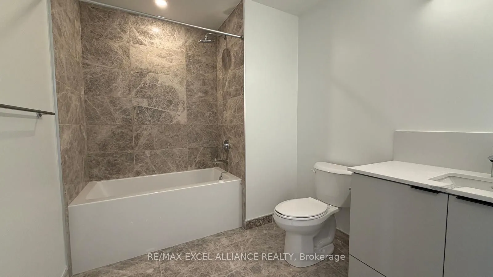 1005 Dundas Street E, #915