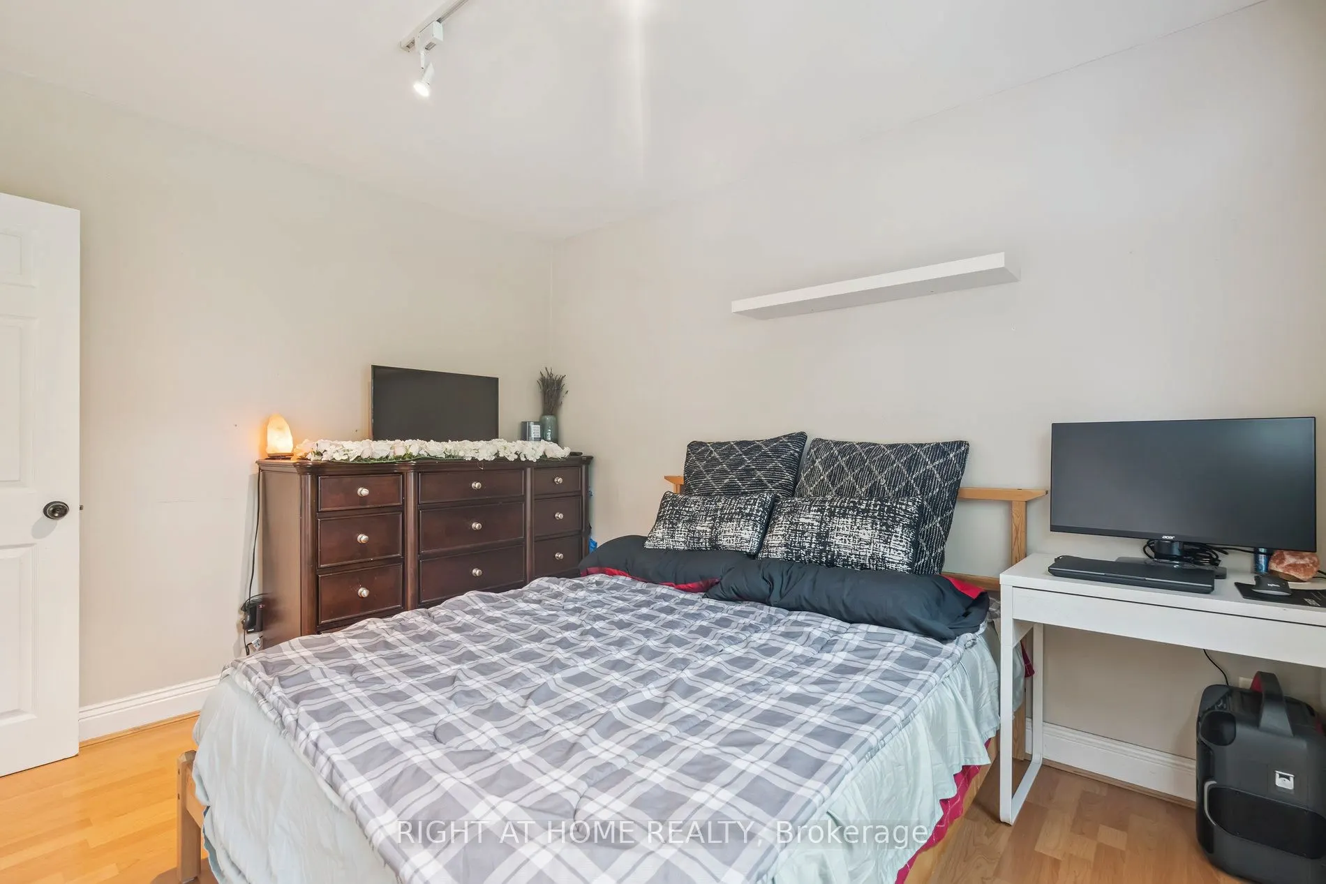 2343 Mountainside Drive