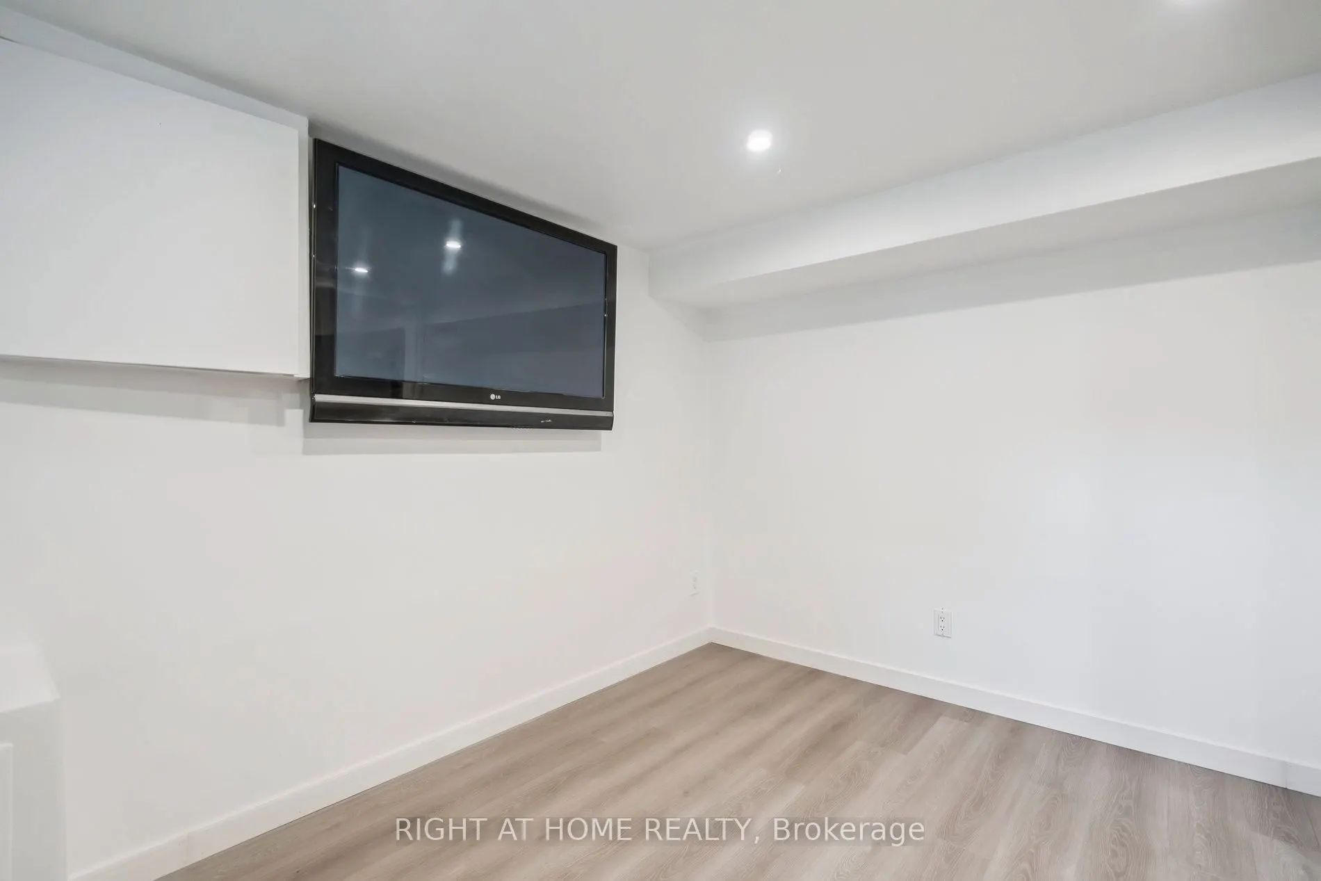 2343 Mountainside Drive