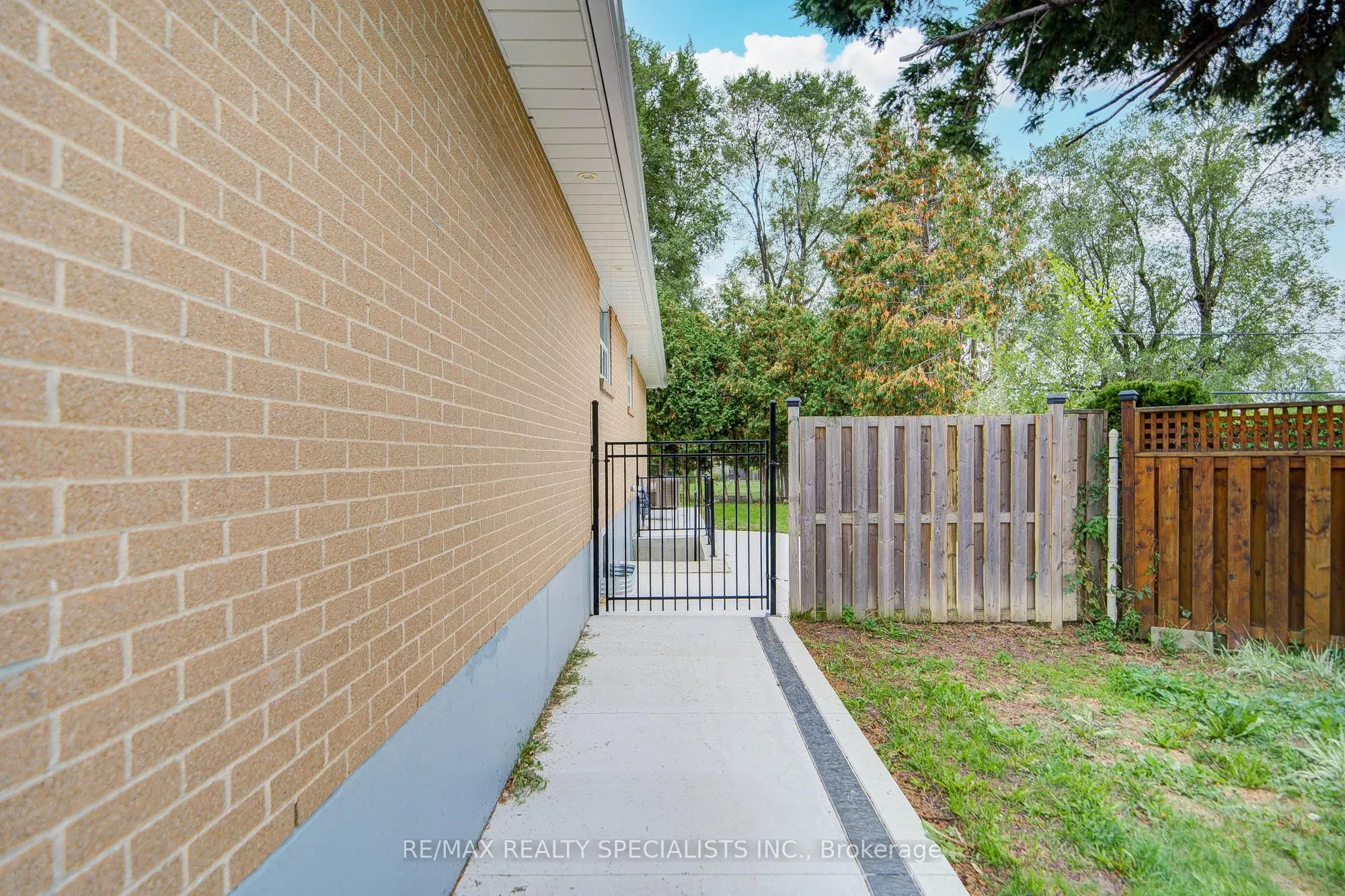 32 Drum Oak Crescent