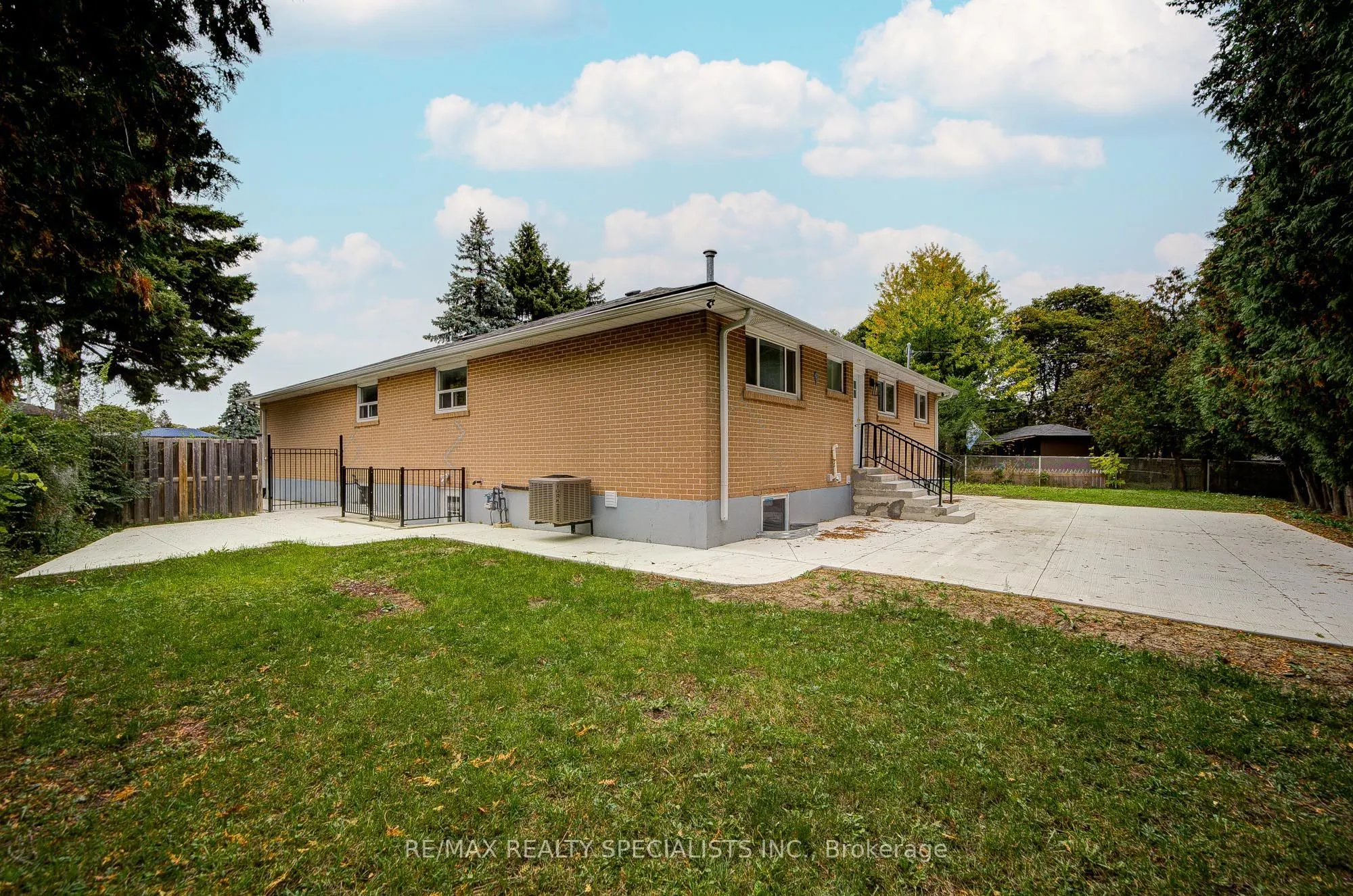 32 Drum Oak Crescent