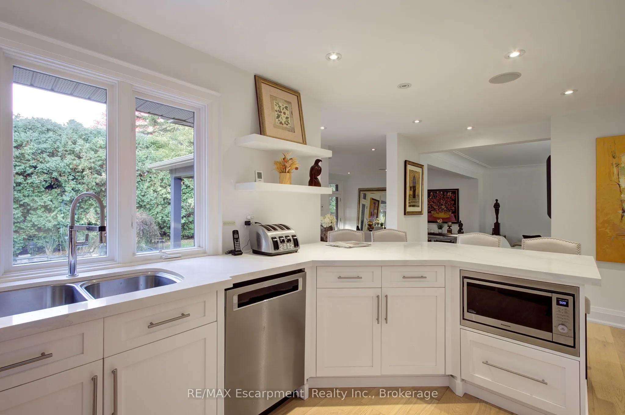 794 Falcon Boulevard