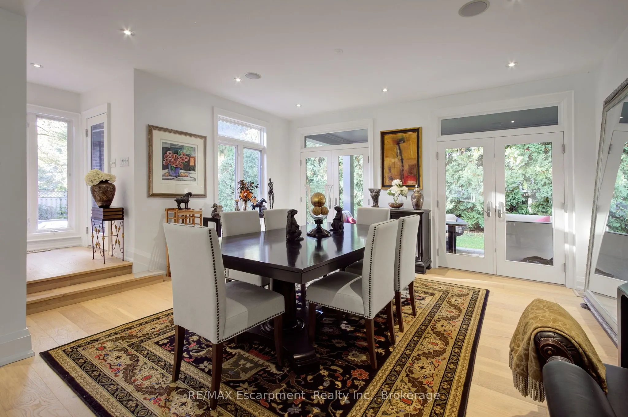 794 Falcon Boulevard