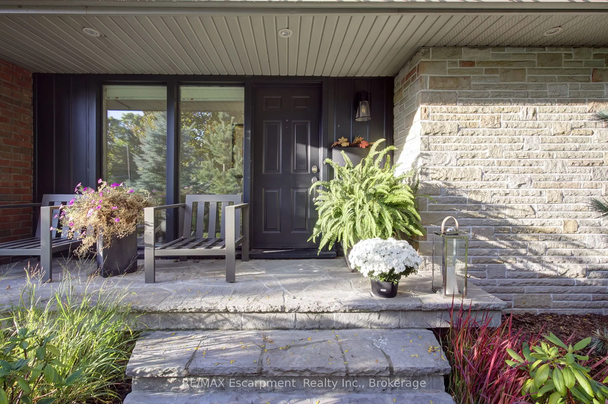 794 Falcon Boulevard