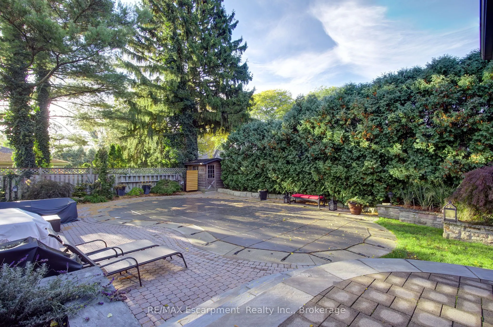 794 Falcon Boulevard