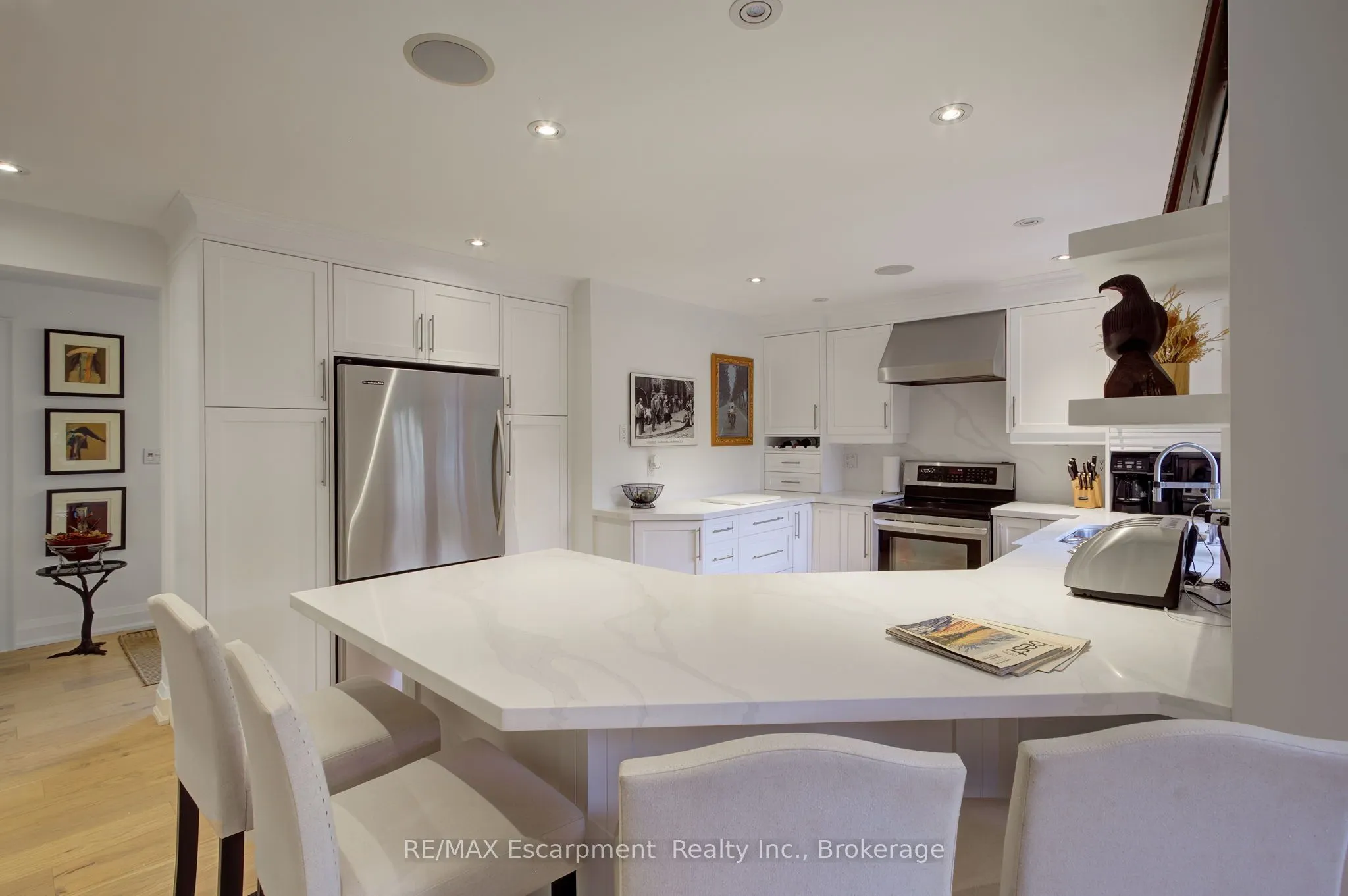 794 Falcon Boulevard