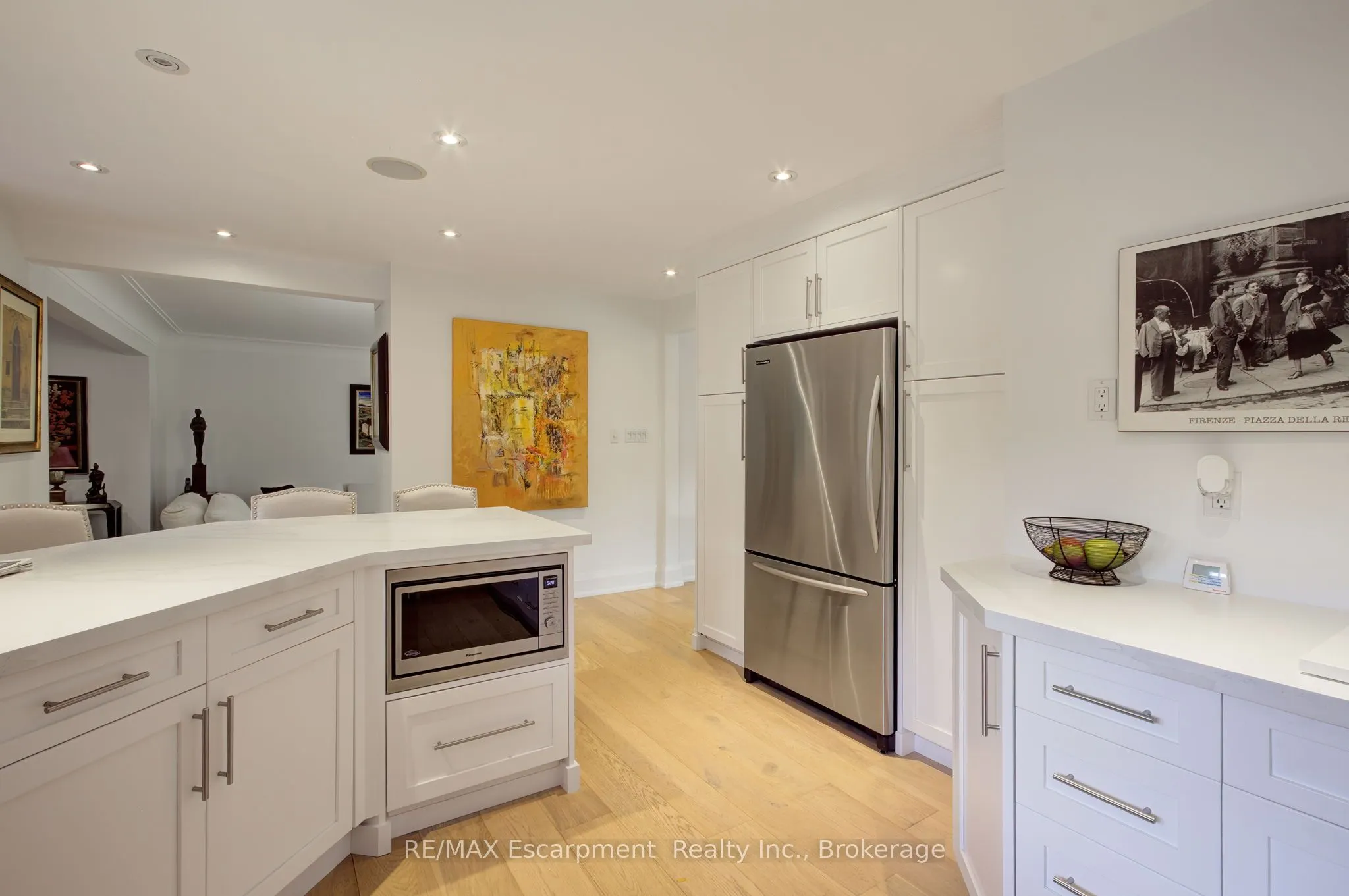 794 Falcon Boulevard