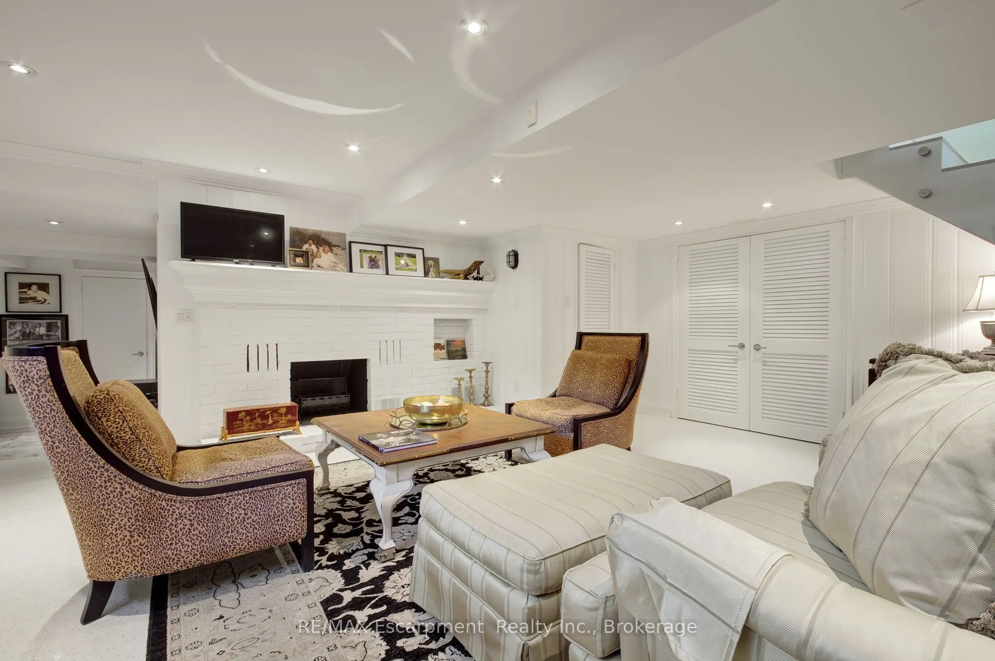 794 Falcon Boulevard