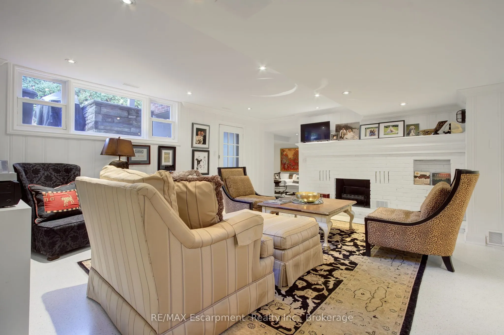 794 Falcon Boulevard