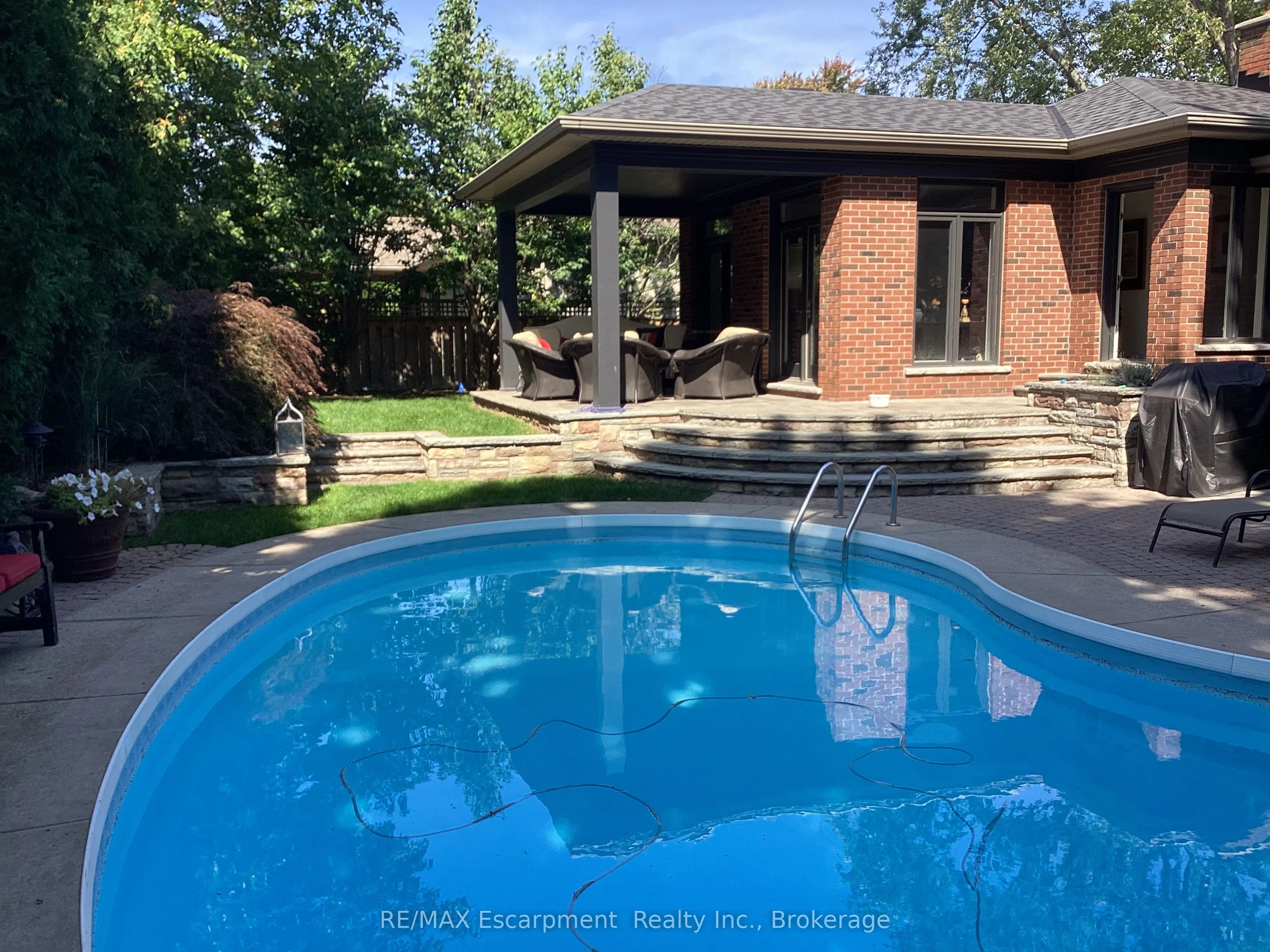 794 Falcon Boulevard