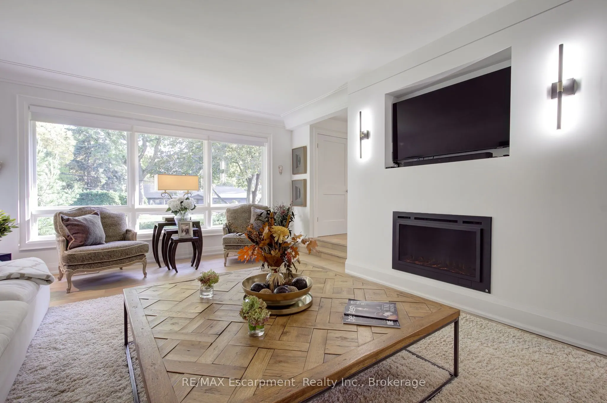 794 Falcon Boulevard