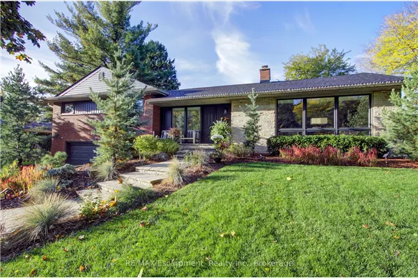 794 Falcon Boulevard