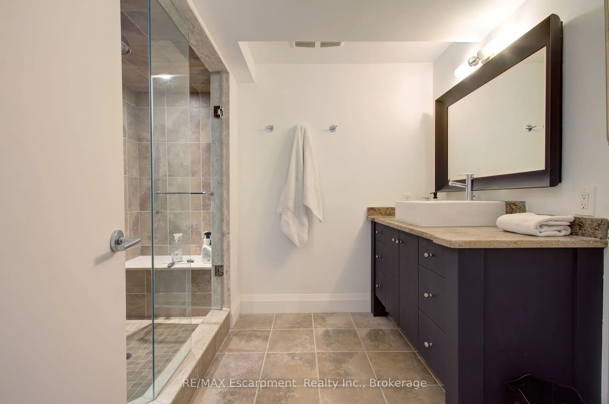 794 Falcon Boulevard