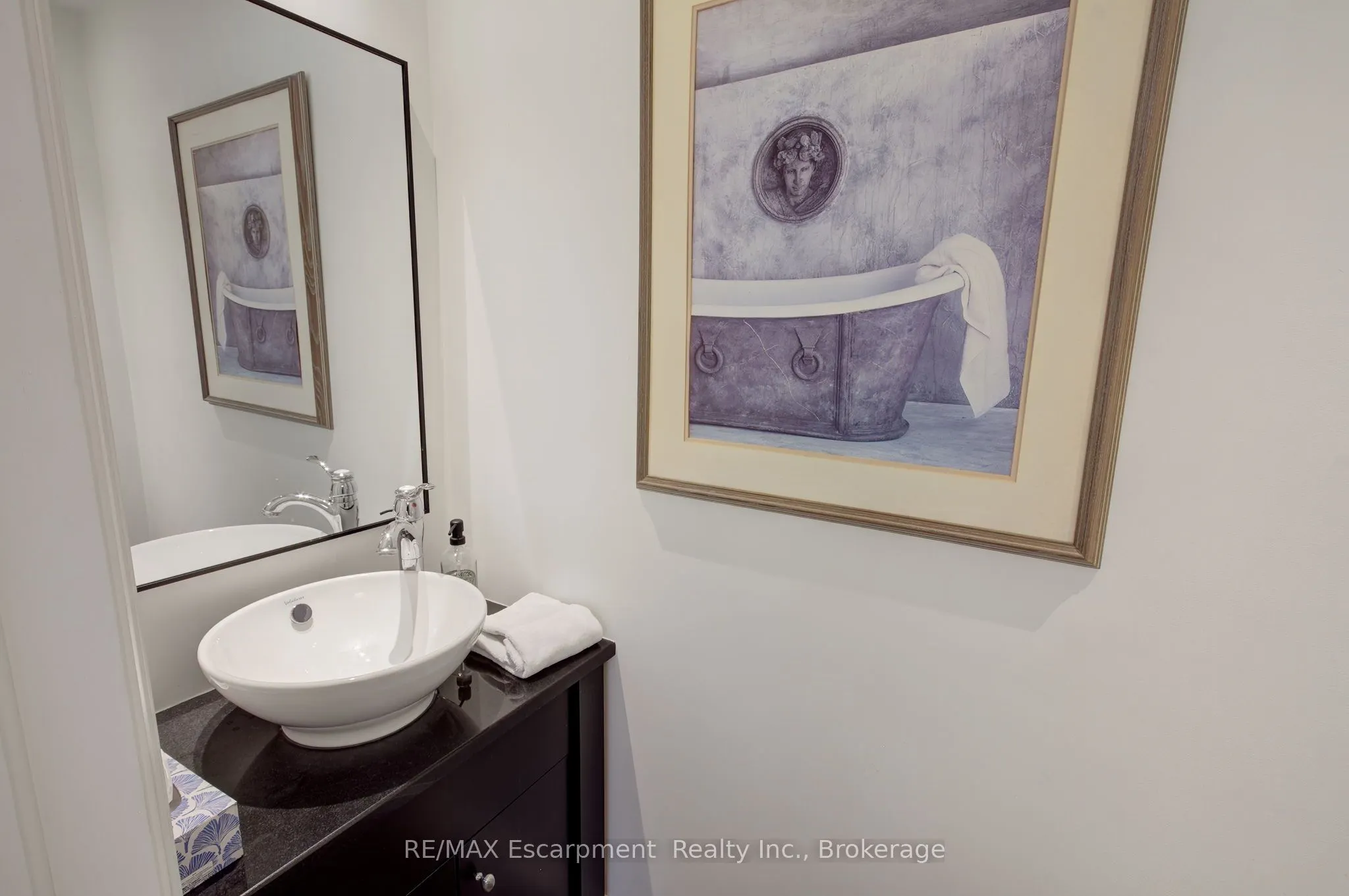 794 Falcon Boulevard