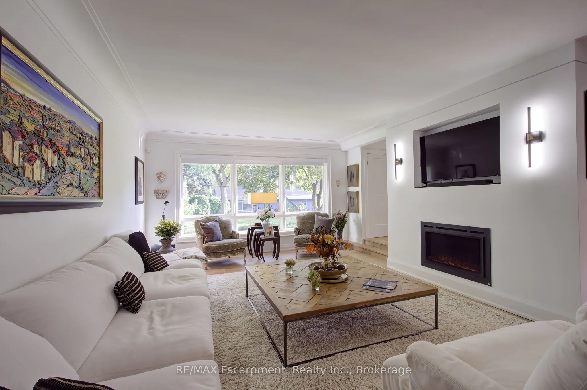 794 Falcon Boulevard