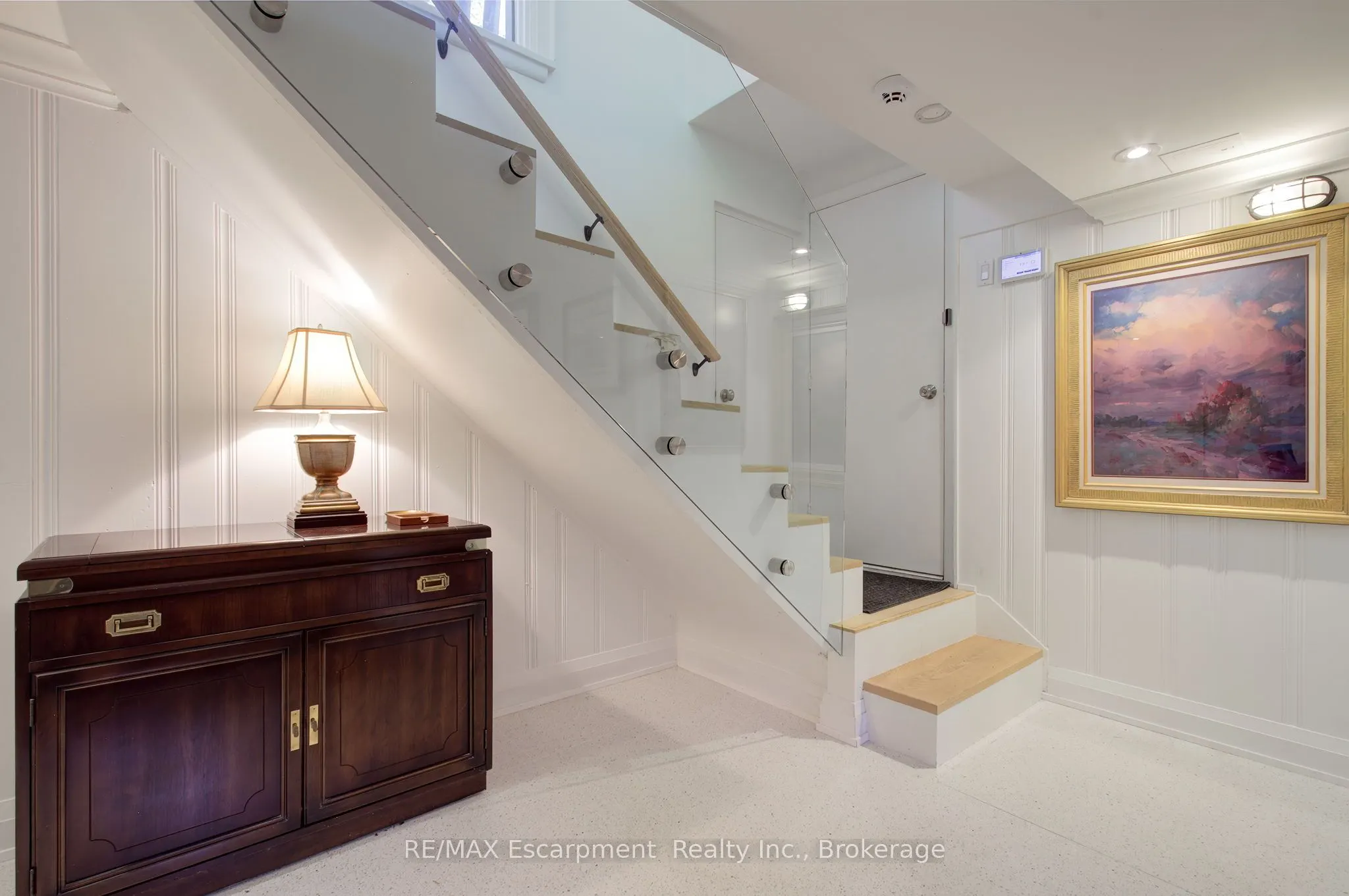 794 Falcon Boulevard