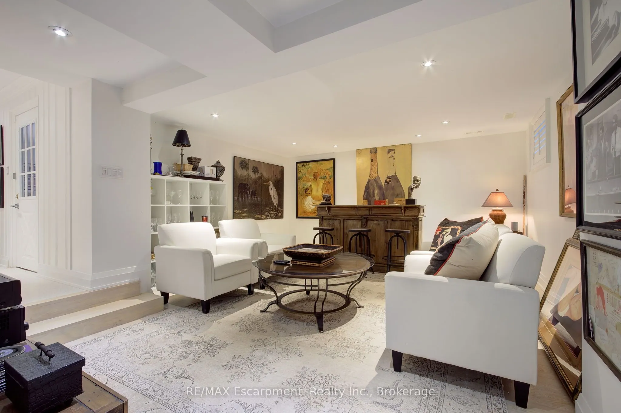 794 Falcon Boulevard