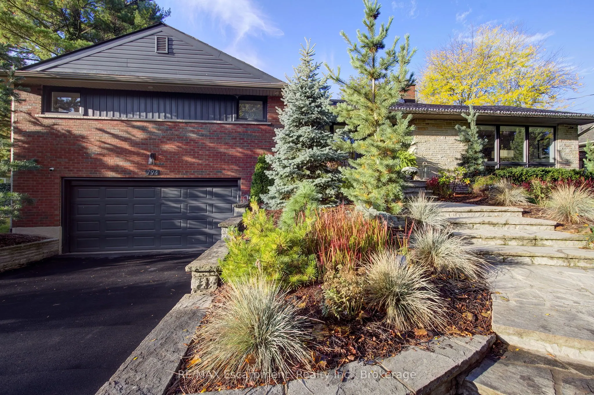 794 Falcon Boulevard