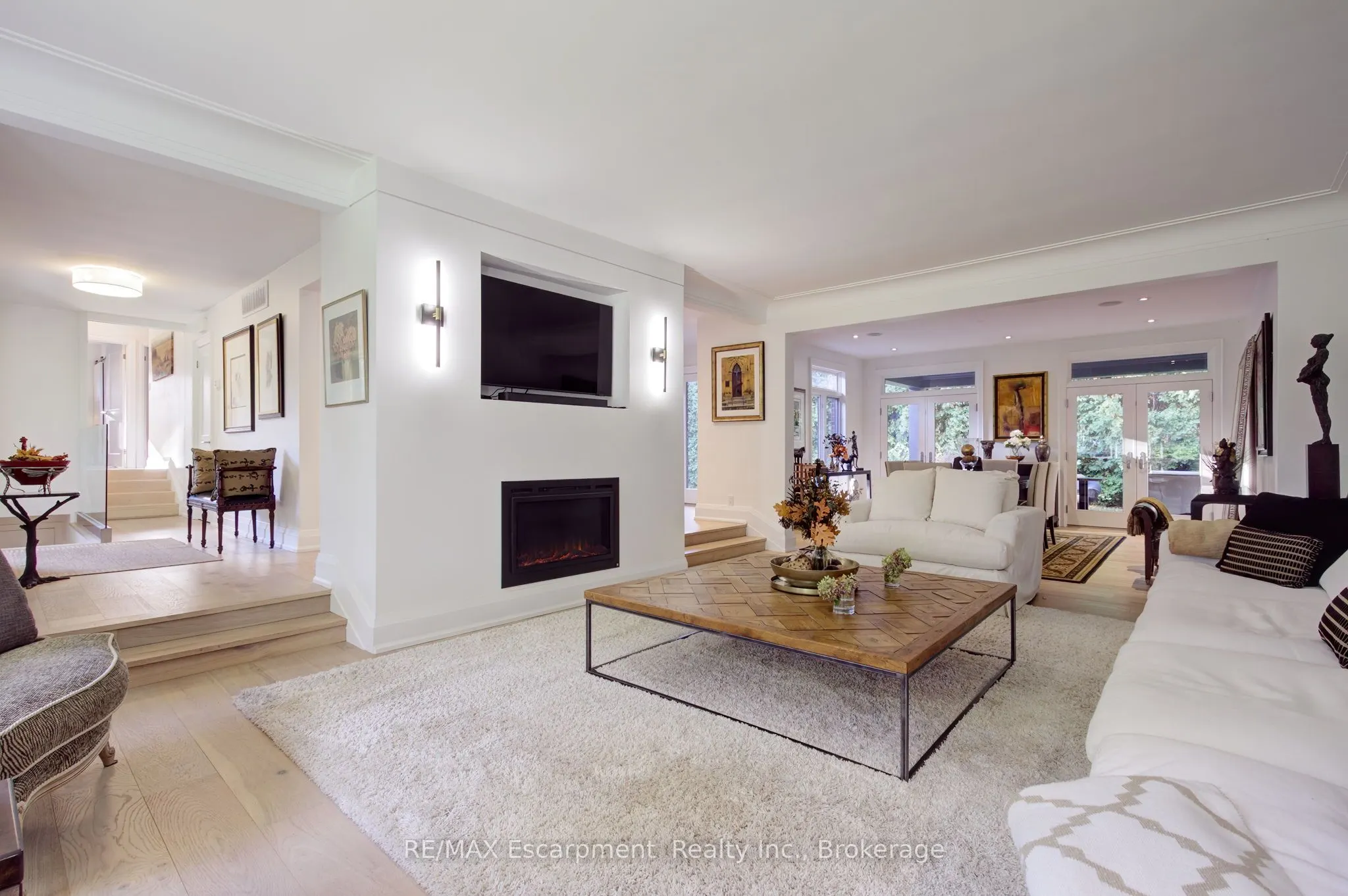 794 Falcon Boulevard