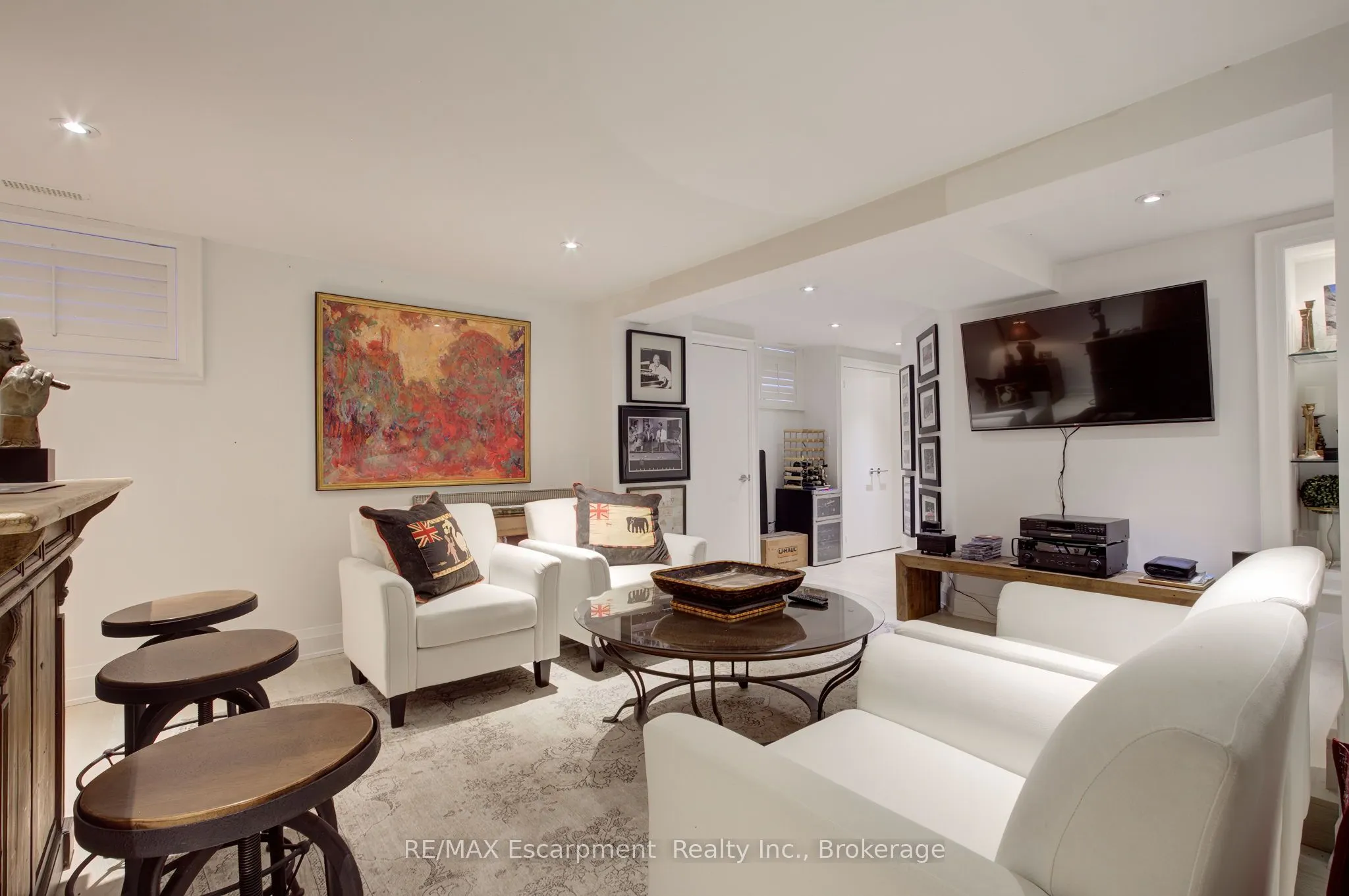 794 Falcon Boulevard