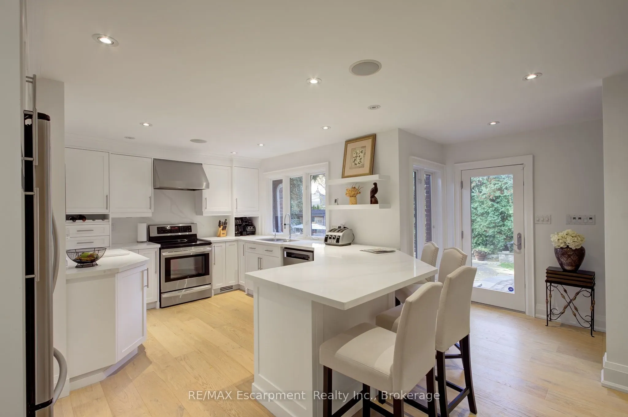 794 Falcon Boulevard