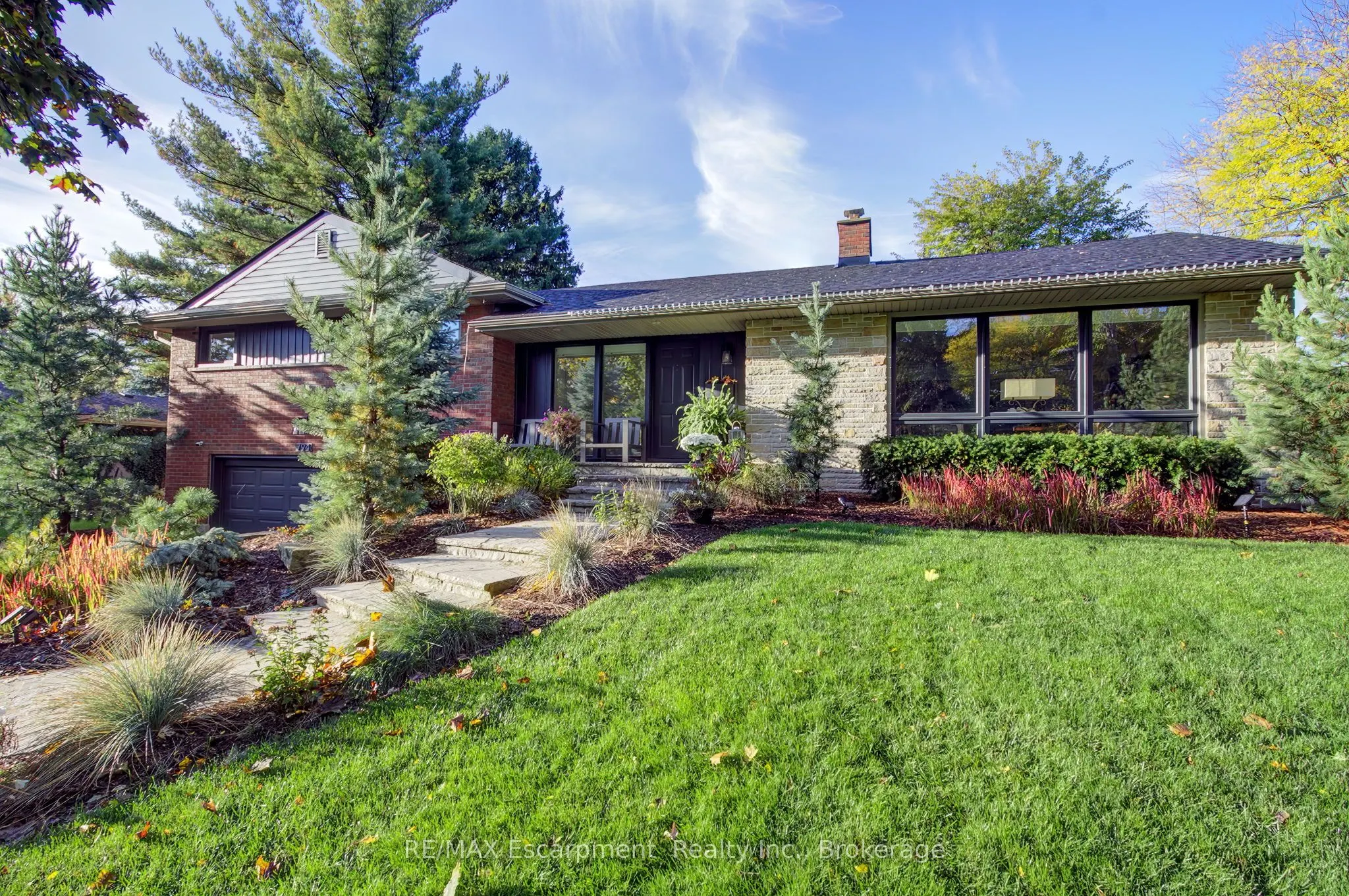 794 Falcon Boulevard