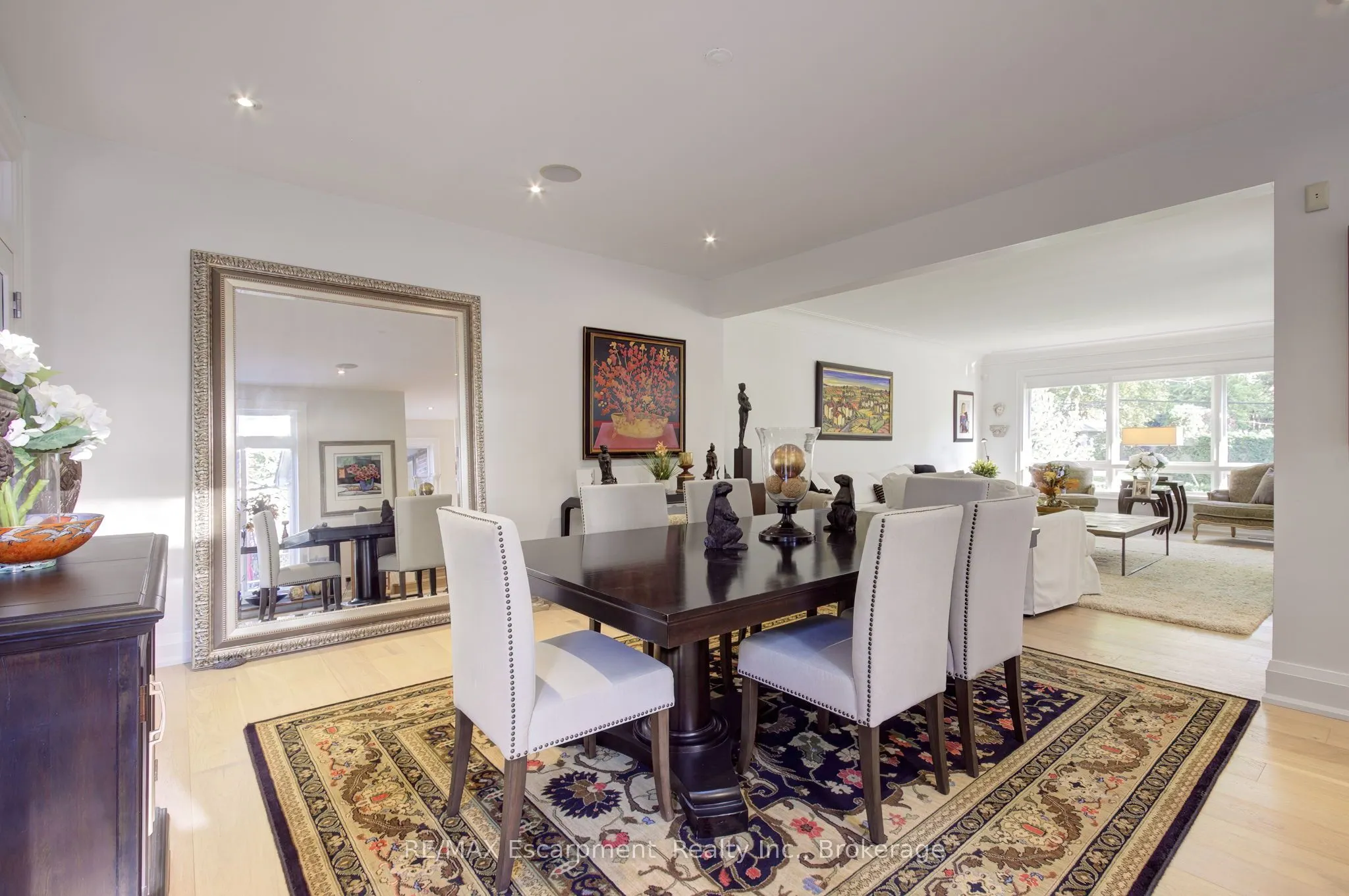 794 Falcon Boulevard