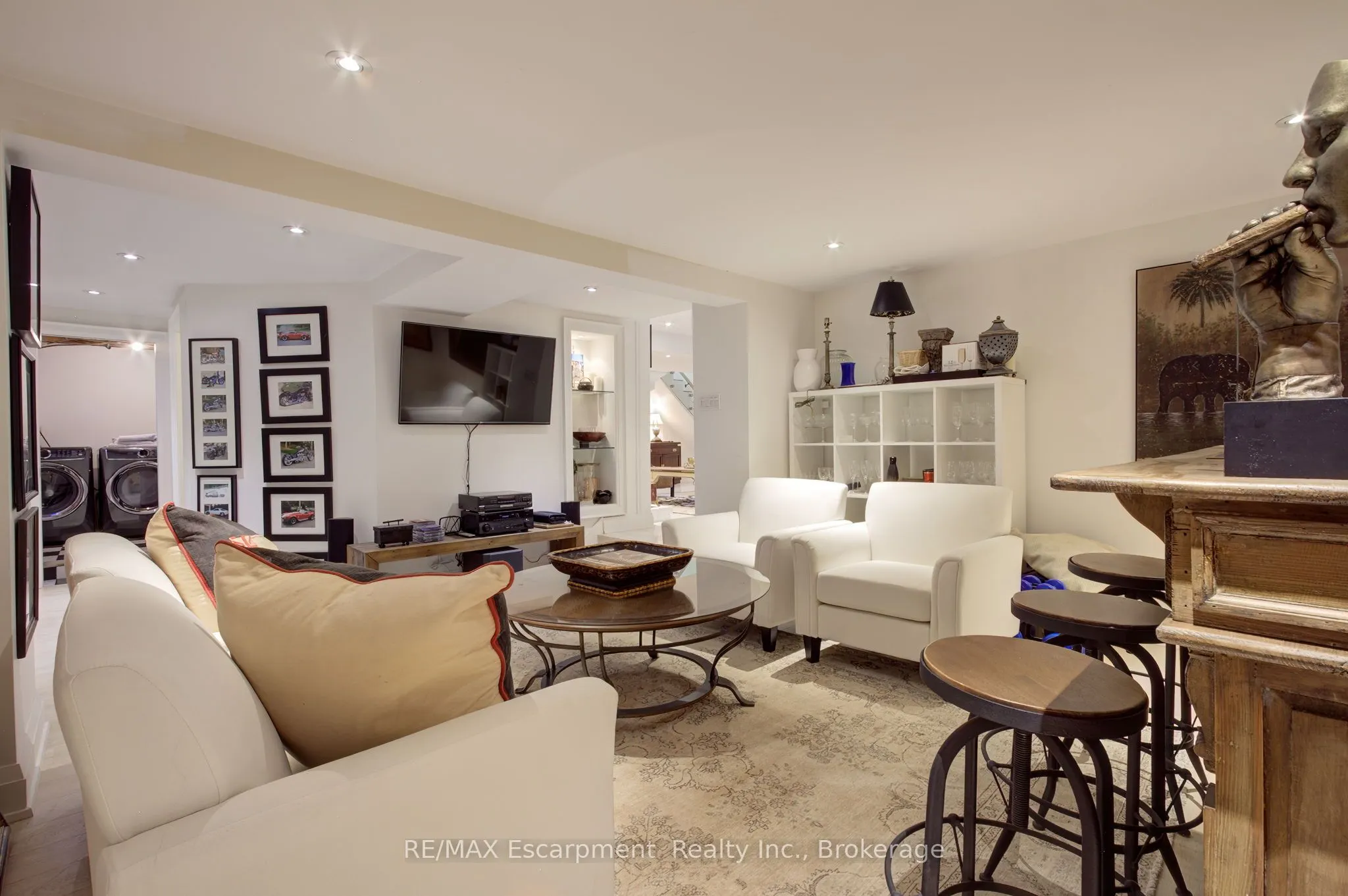 794 Falcon Boulevard