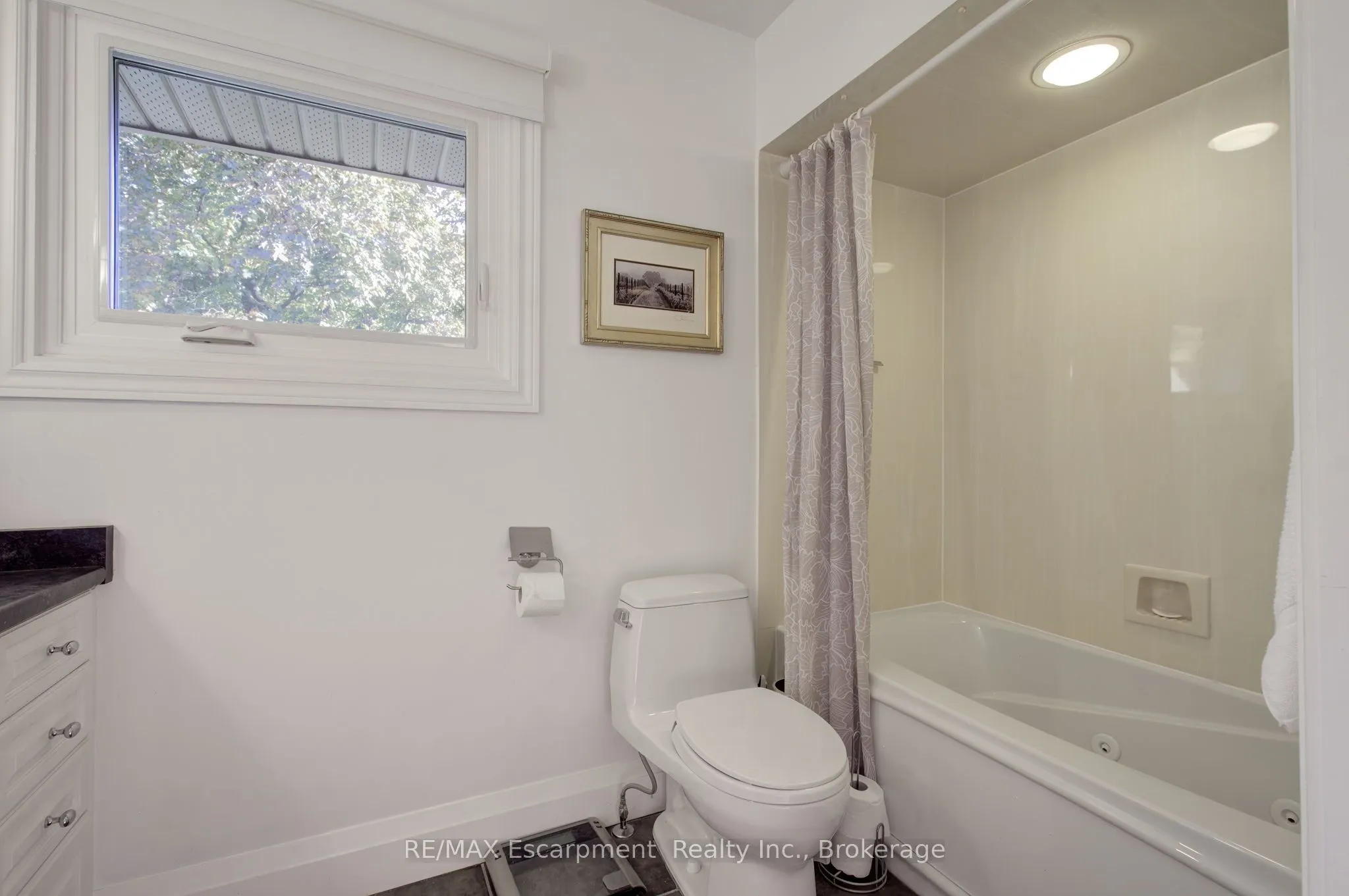 794 Falcon Boulevard