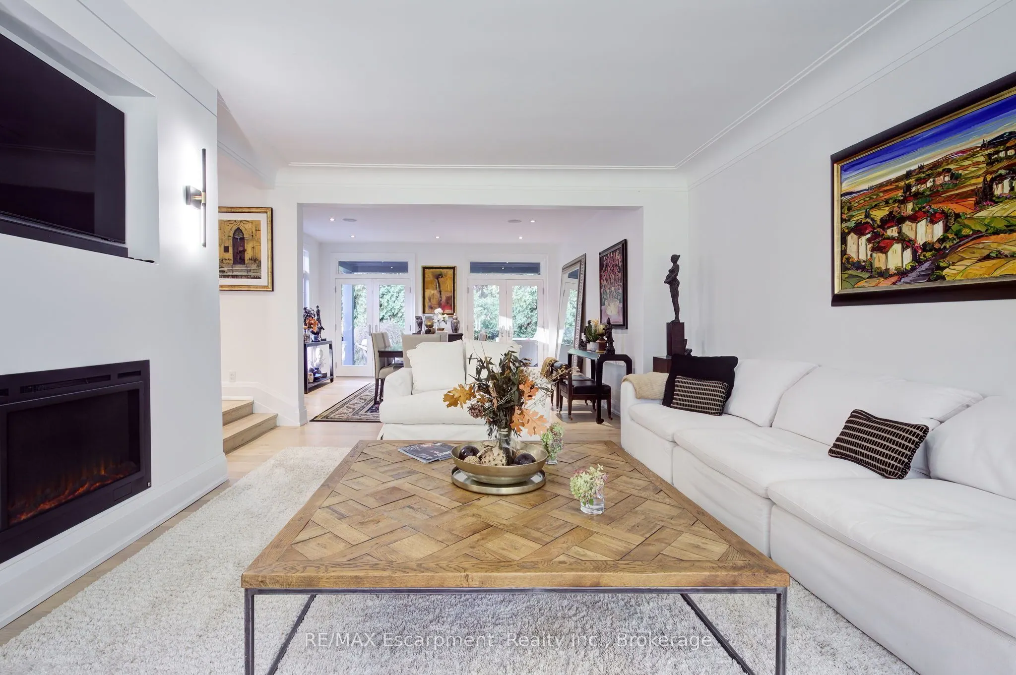 794 Falcon Boulevard