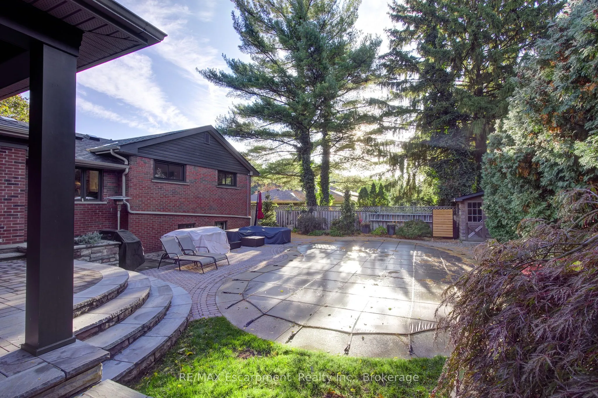 794 Falcon Boulevard