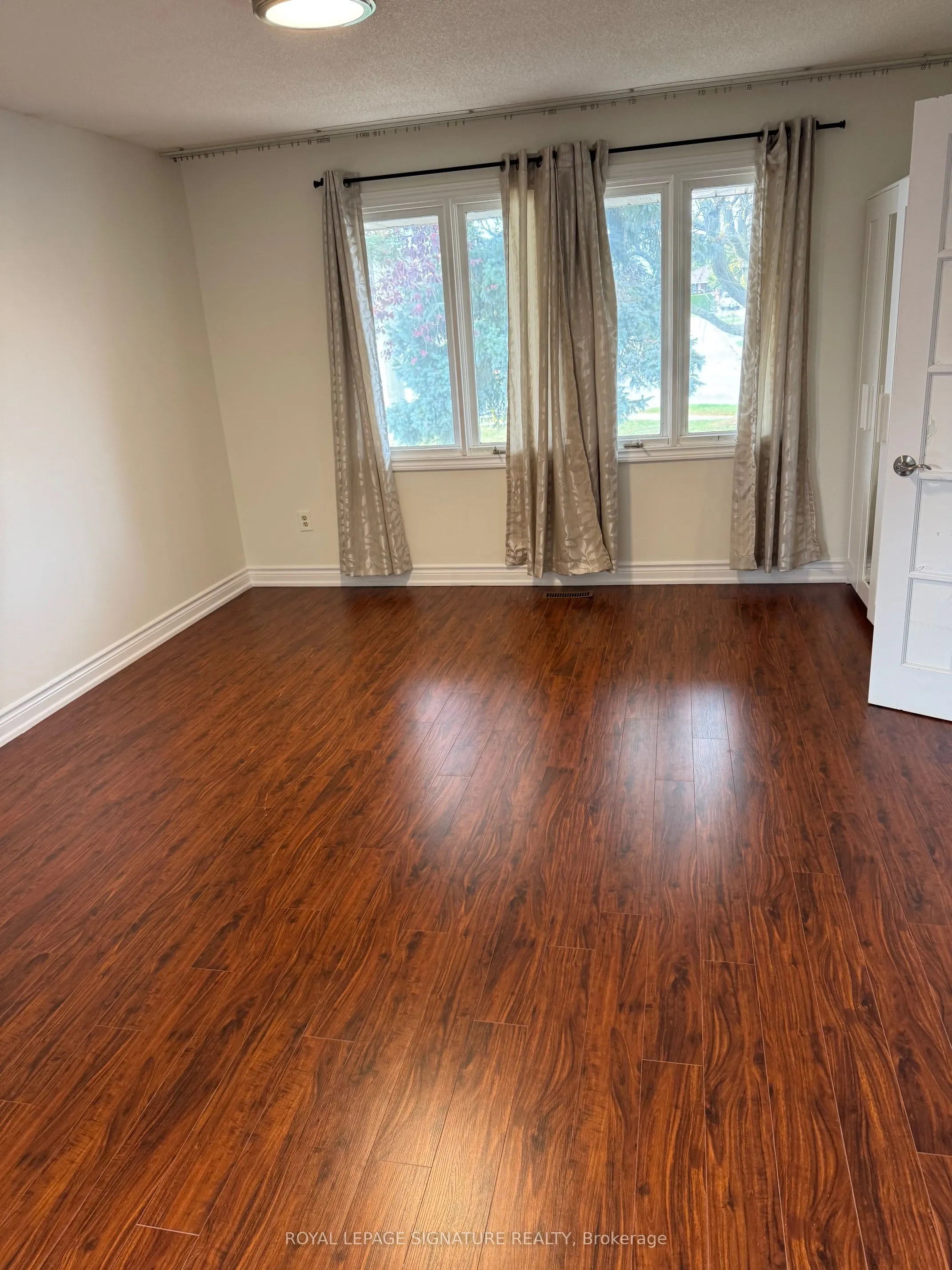 327 Evergreen Crescent, #Main