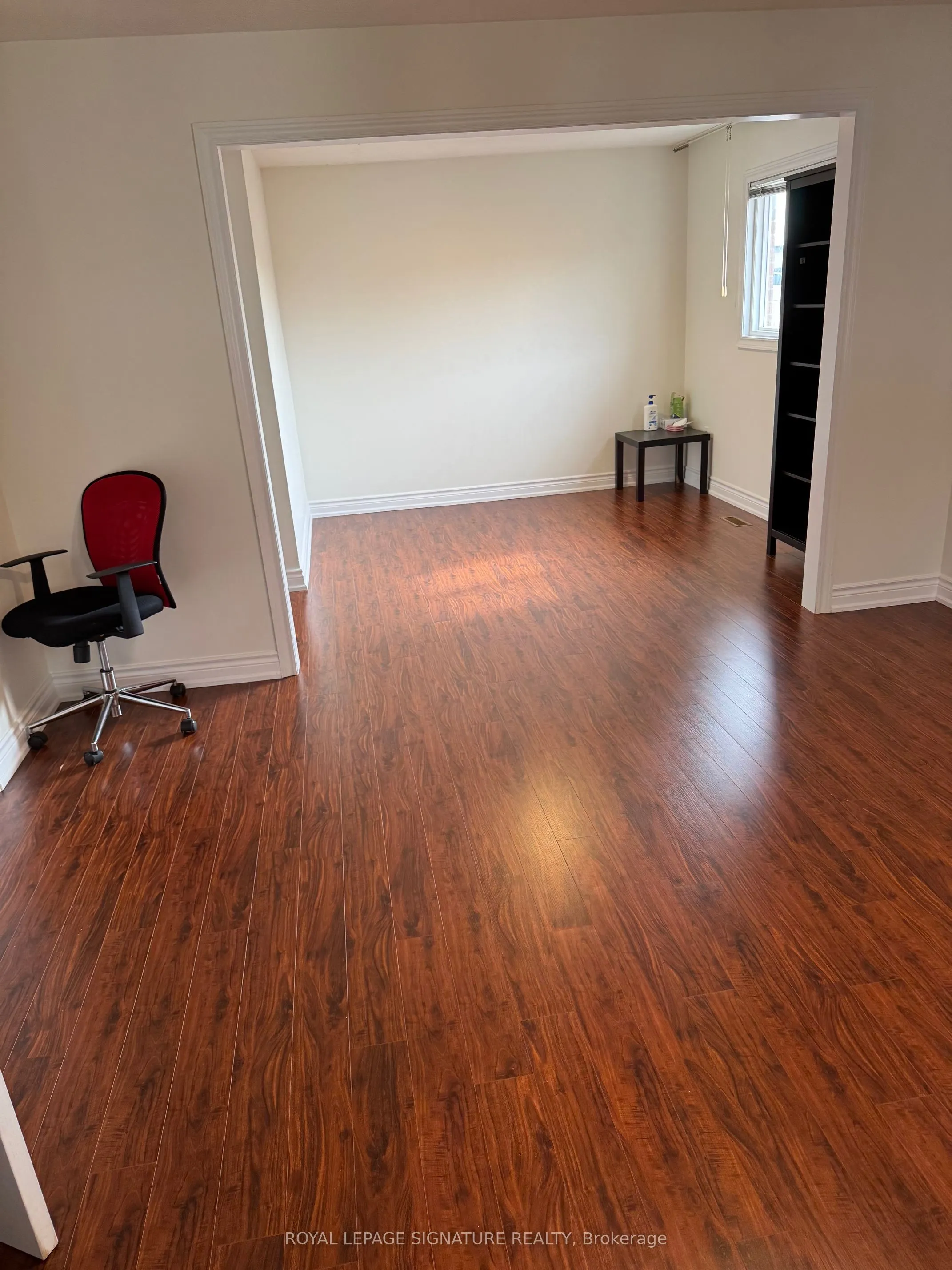 327 Evergreen Crescent, #Main