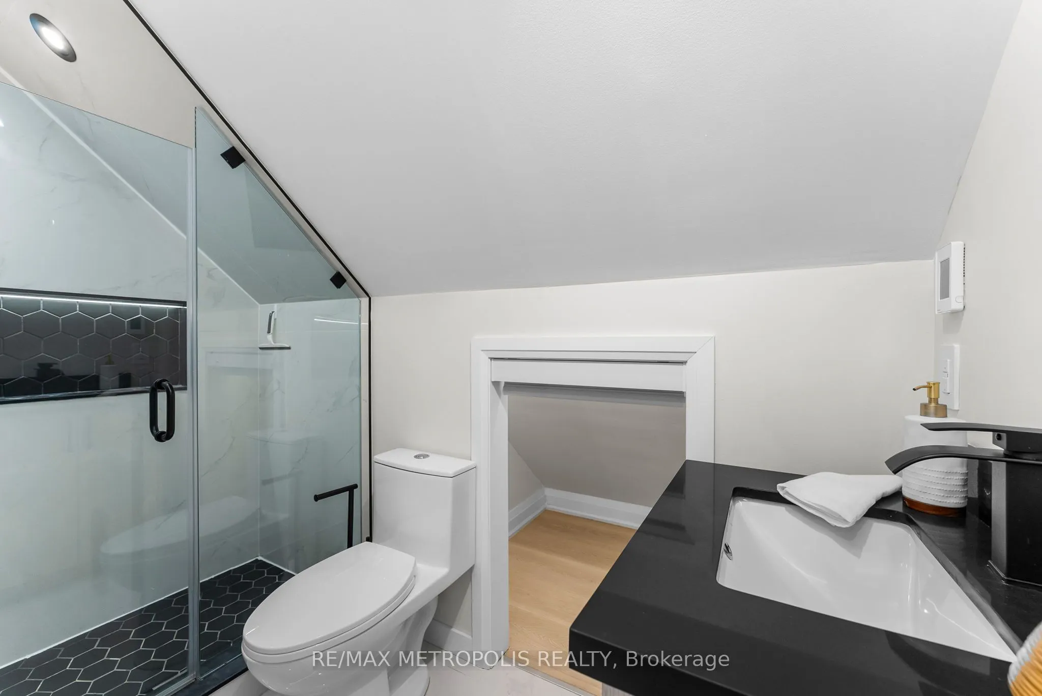 96 Allenby Avenue, #Main