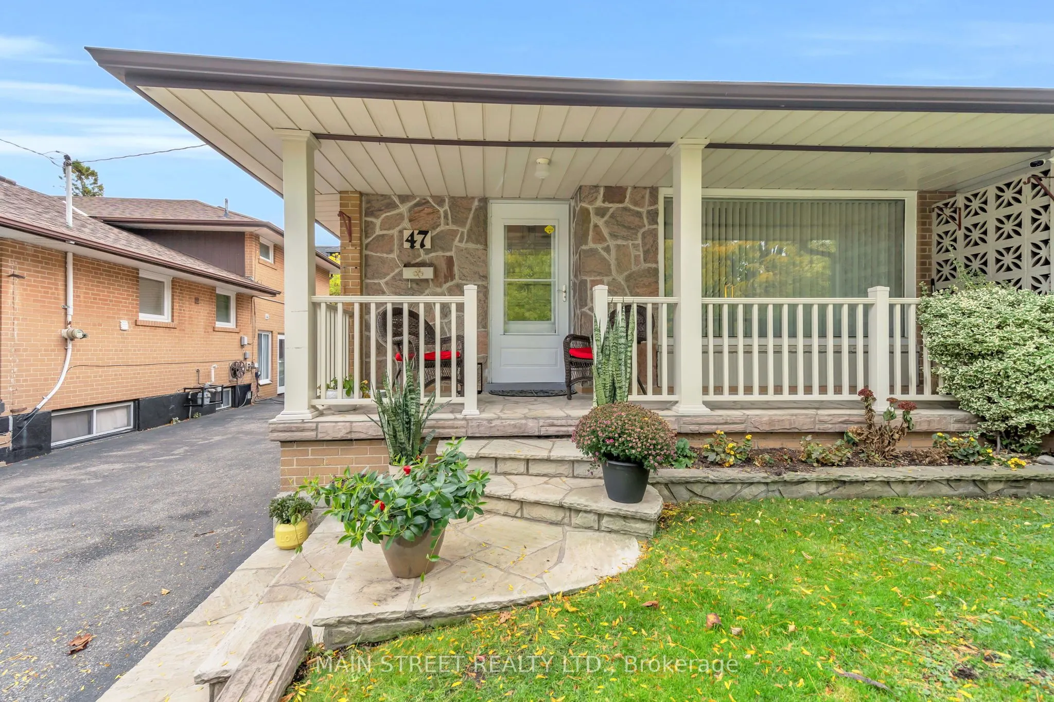 47 Graystone Gardens