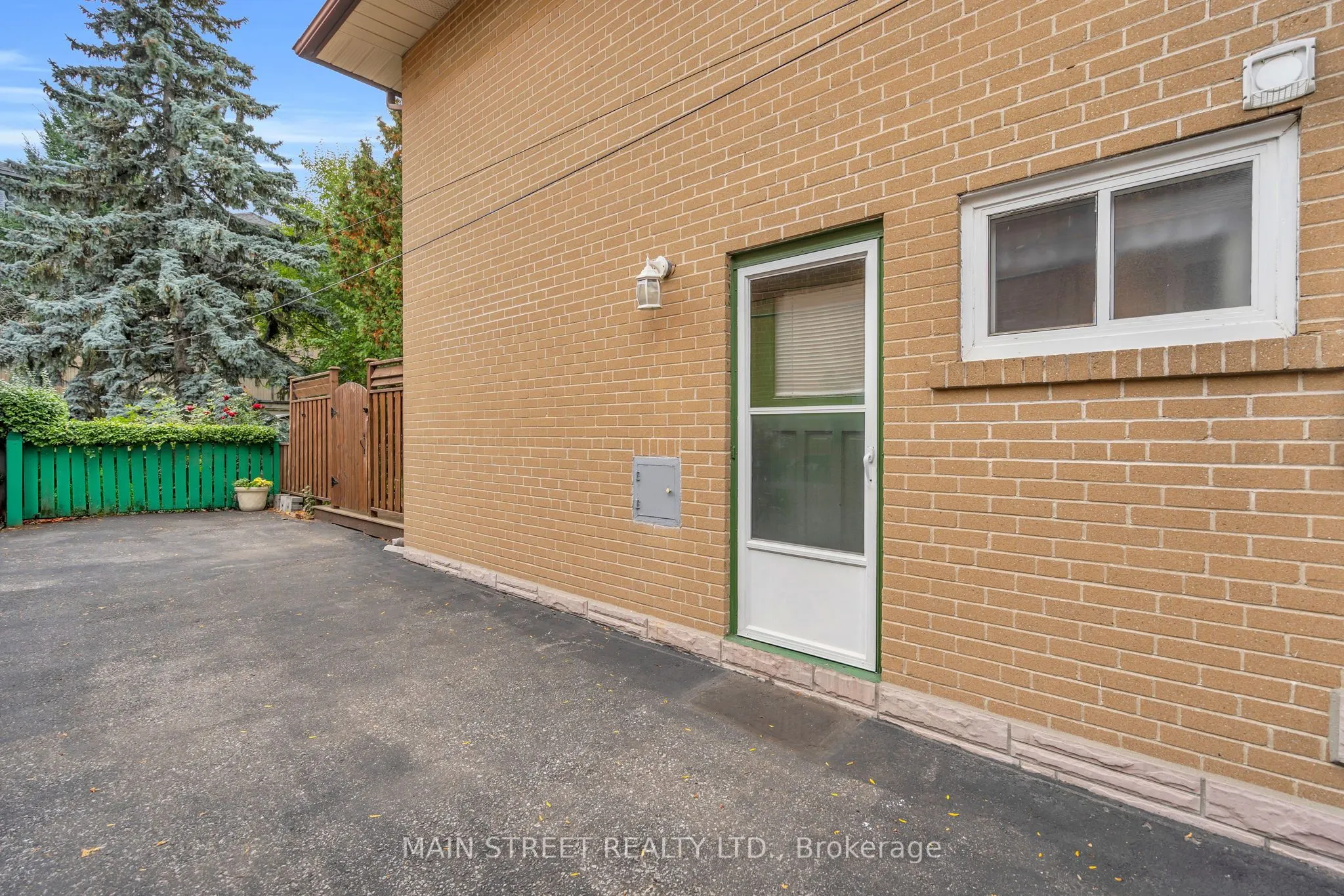 47 Graystone Gardens