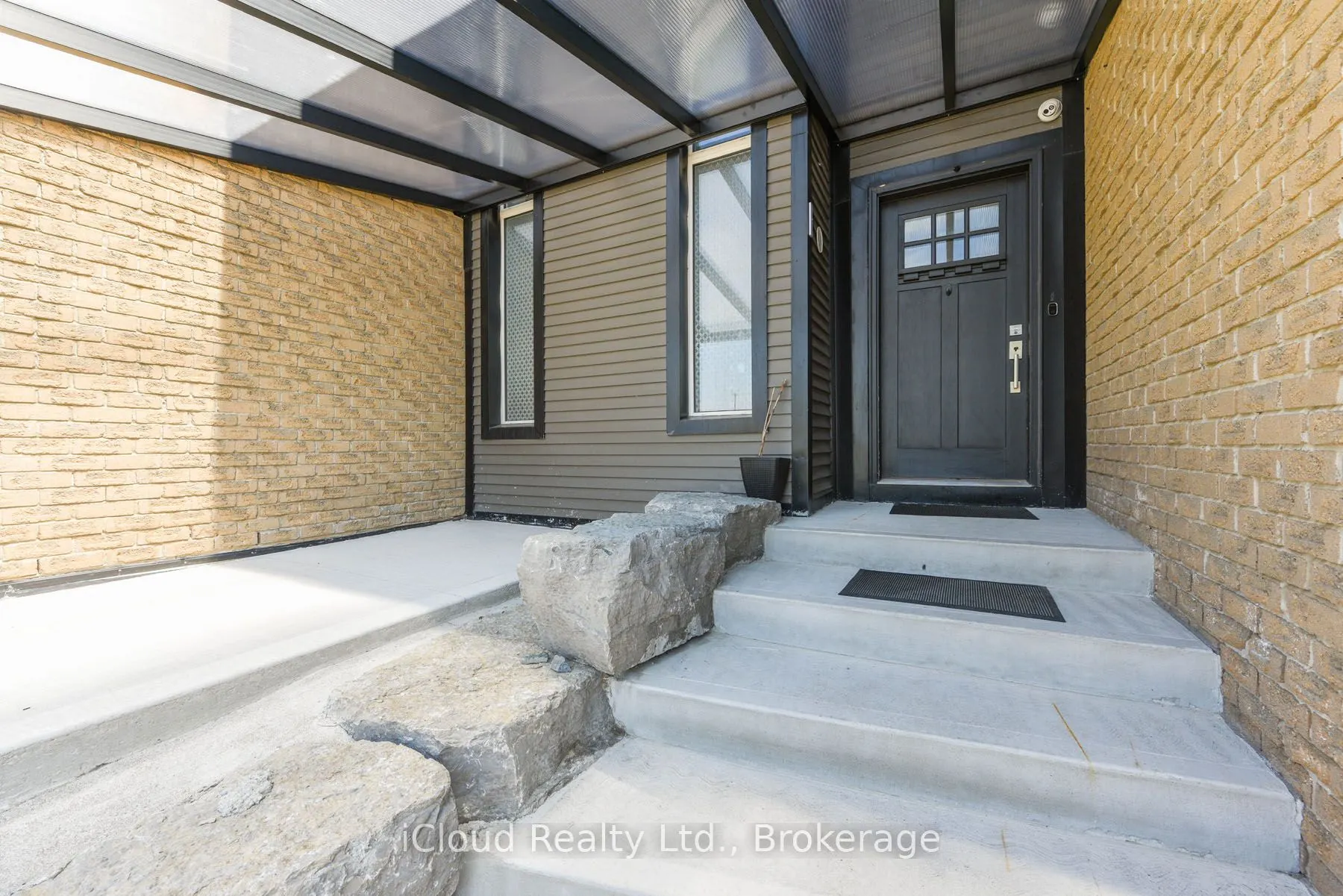 4573 Charleston Side Road