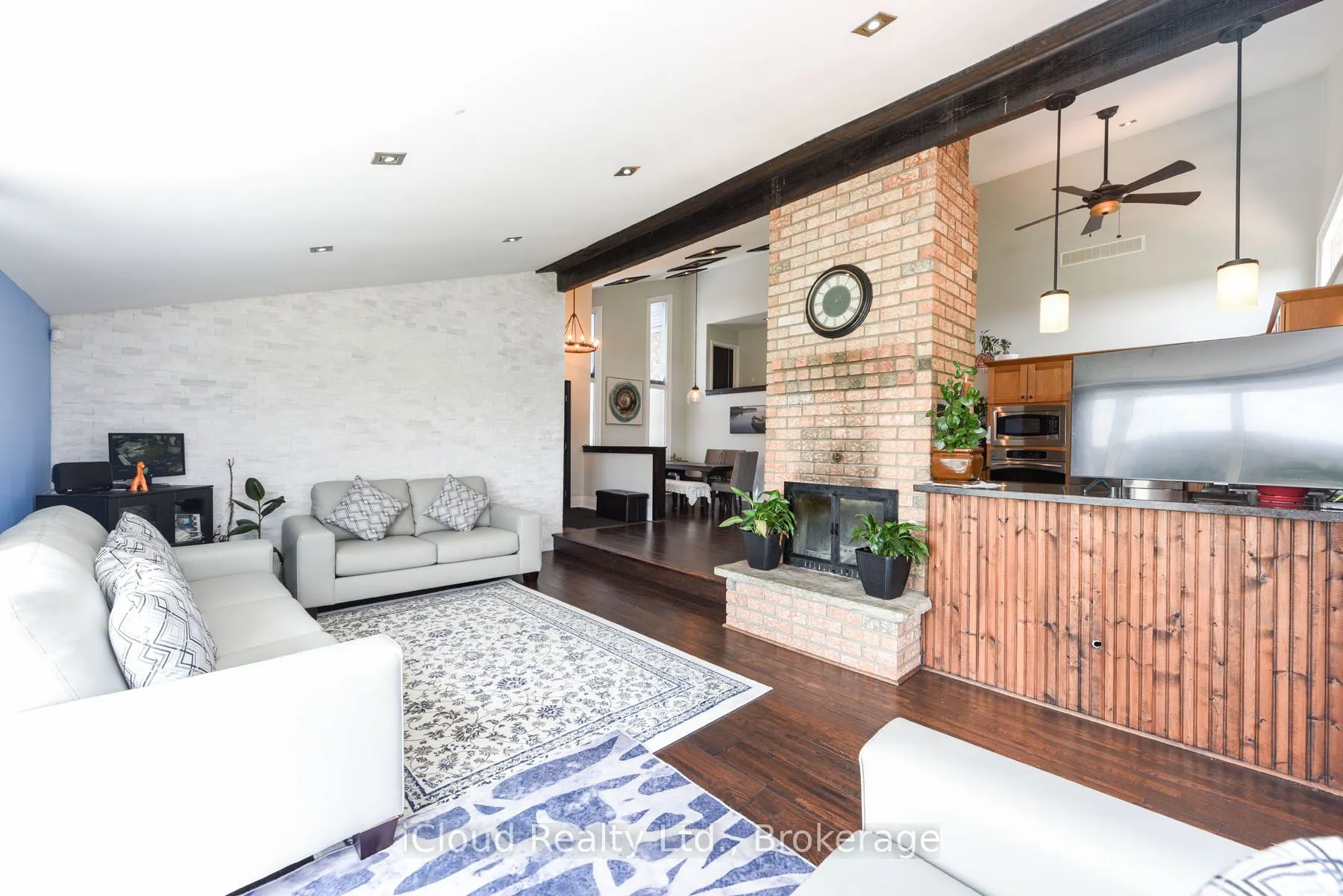 4573 Charleston Side Road