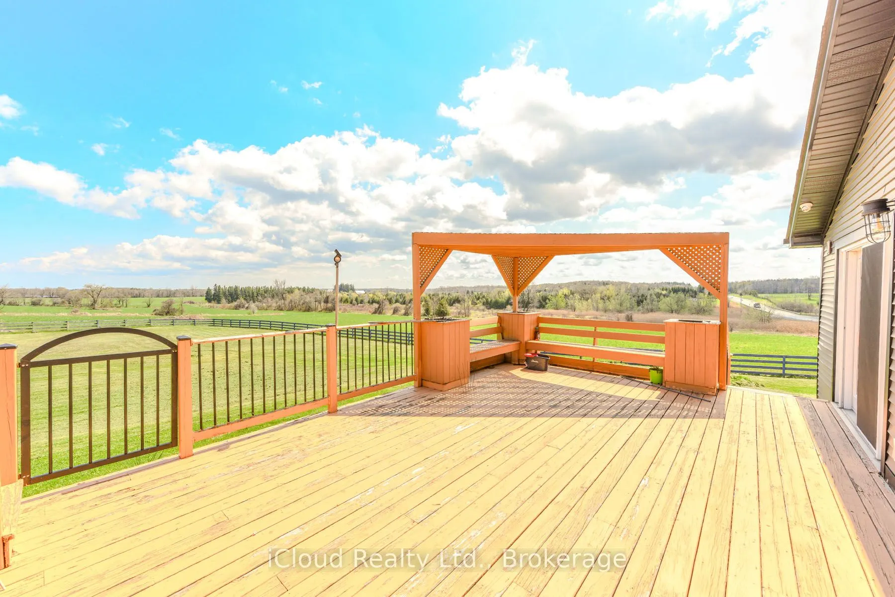 4573 Charleston Side Road