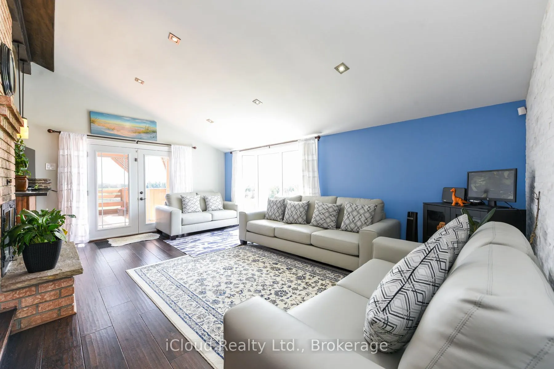 4573 Charleston Side Road