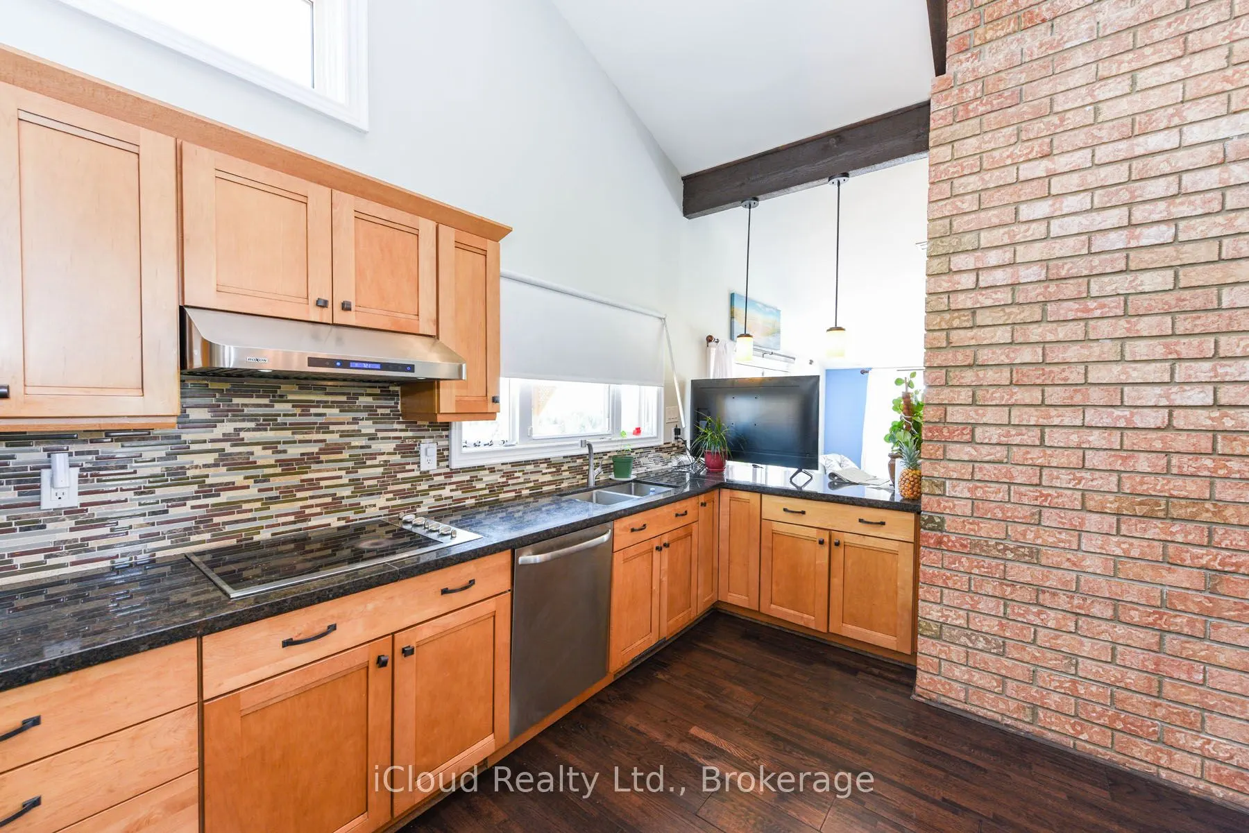 4573 Charleston Side Road