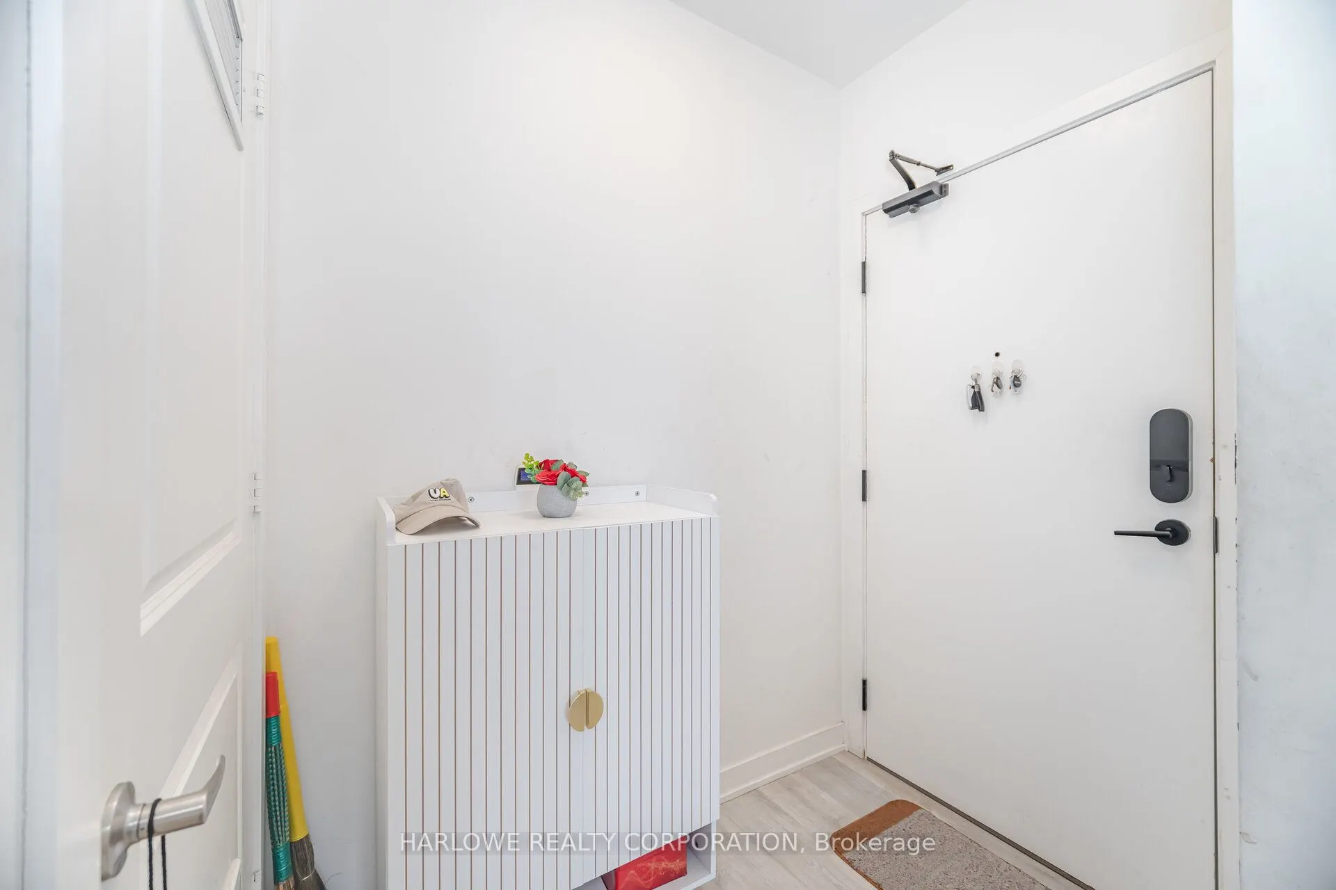 4655 Metcalfe Avenue, #204