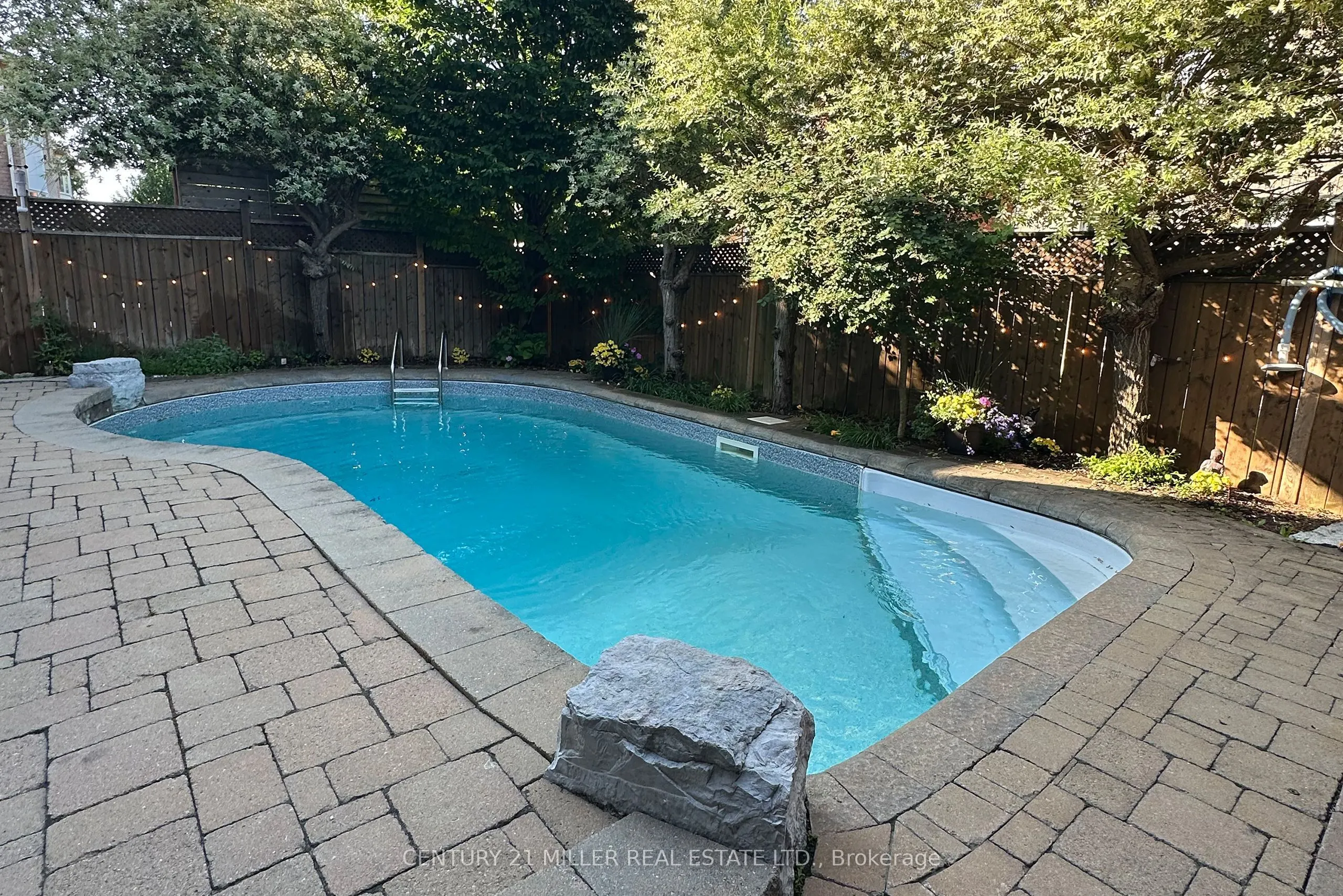 2124 Blackforest Crescent