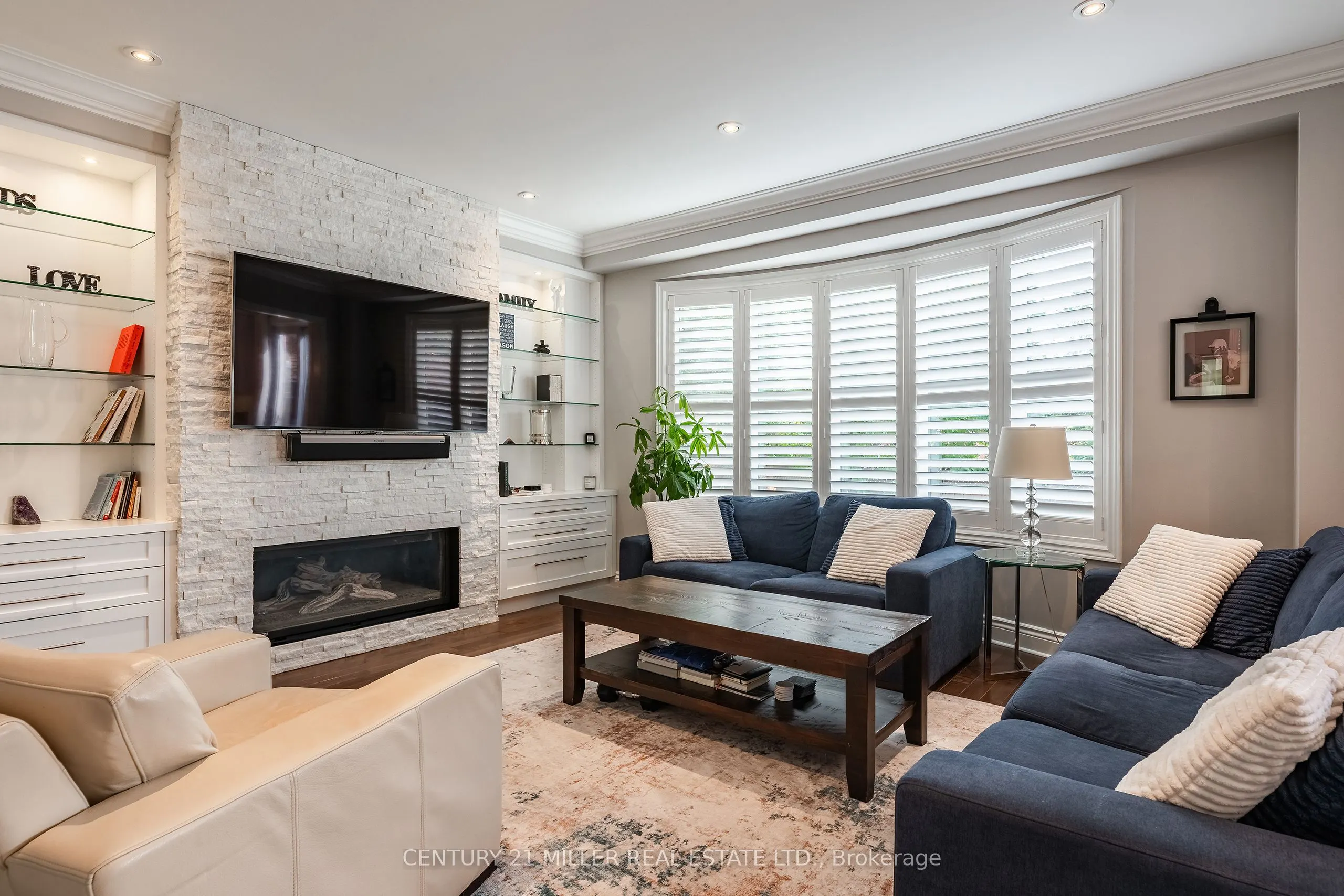 2124 Blackforest Crescent