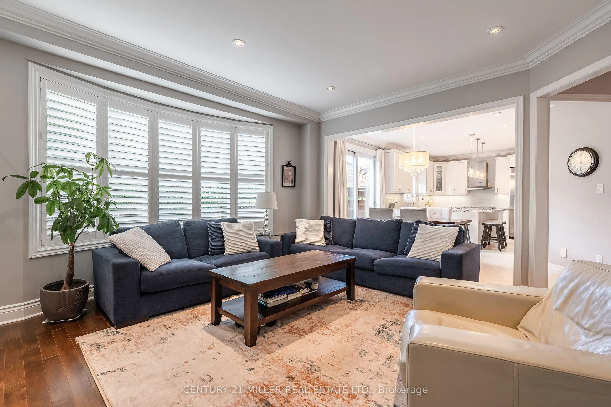 2124 Blackforest Crescent