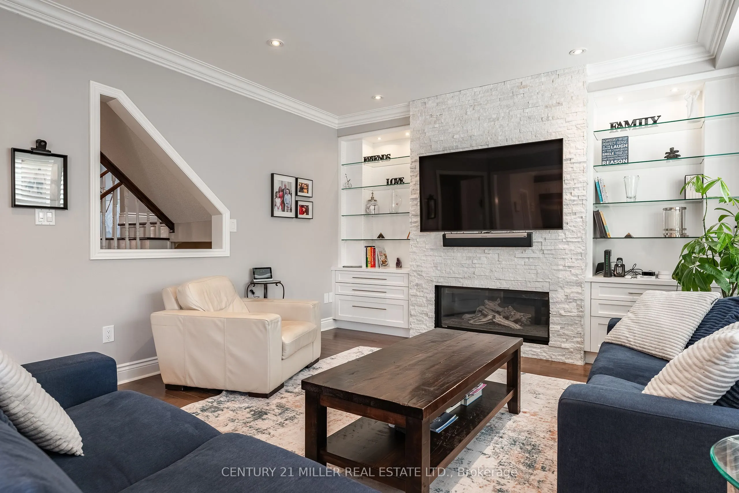 2124 Blackforest Crescent