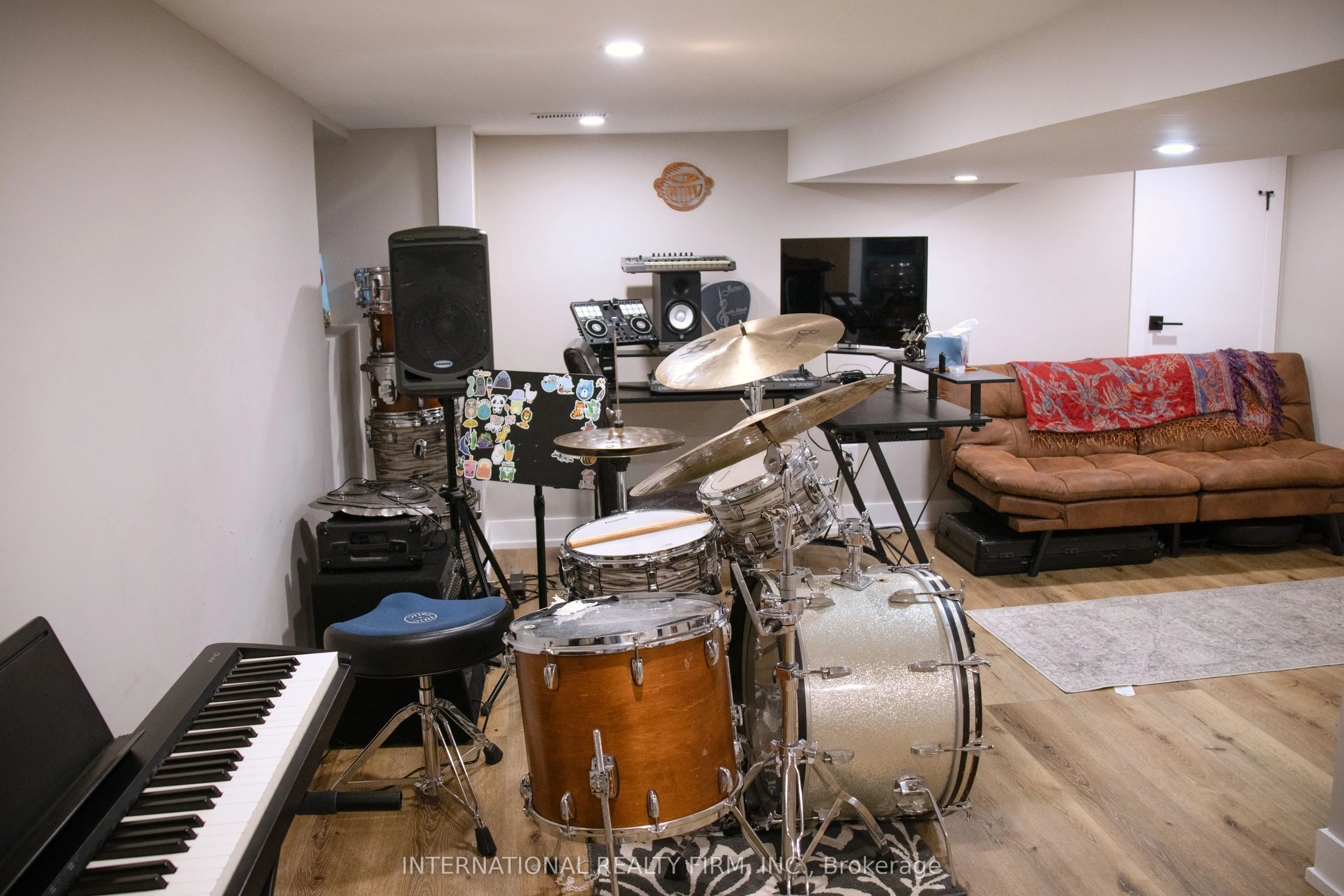 331 Mcroberts Avenue N