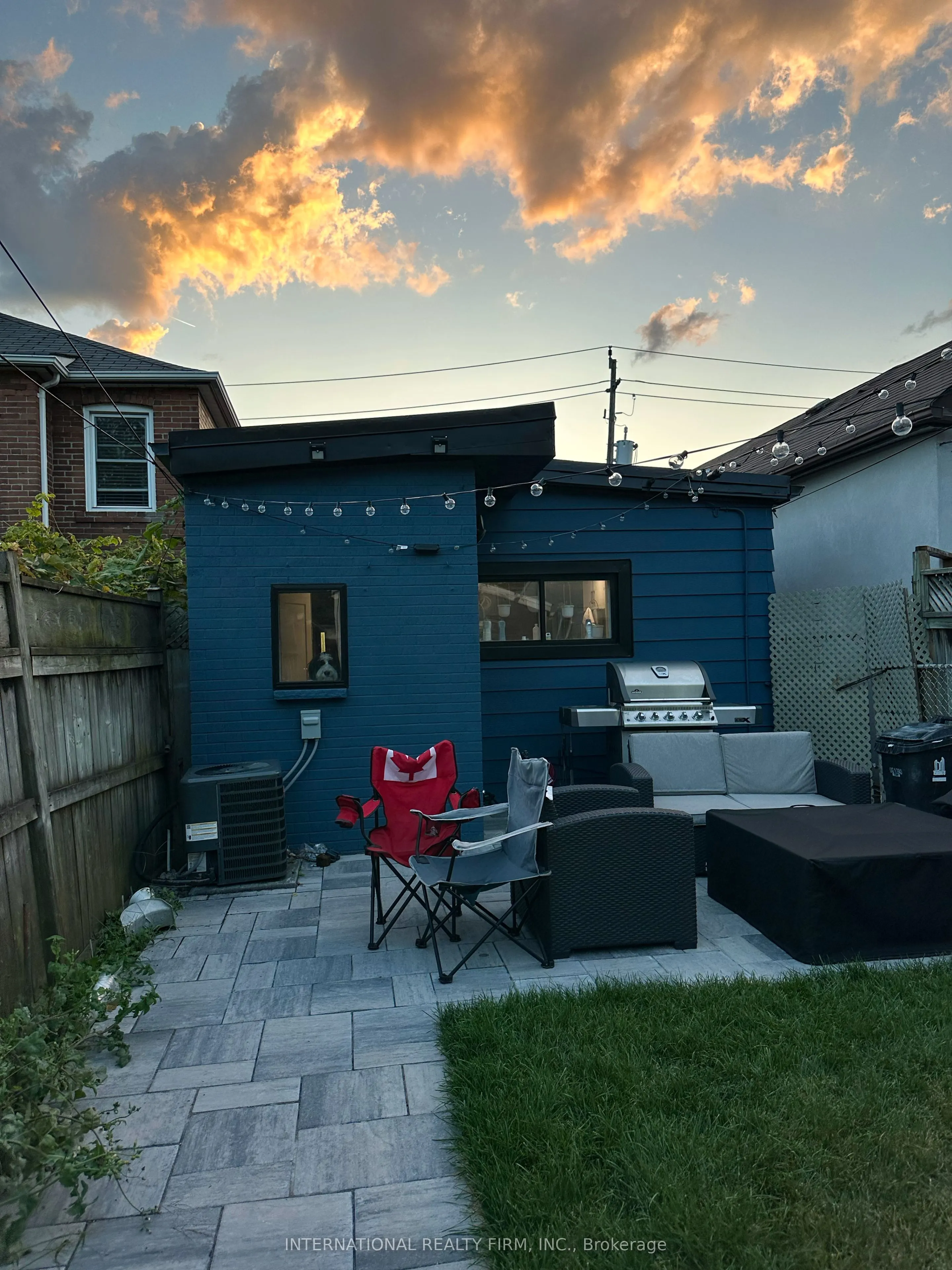 331 Mcroberts Avenue N