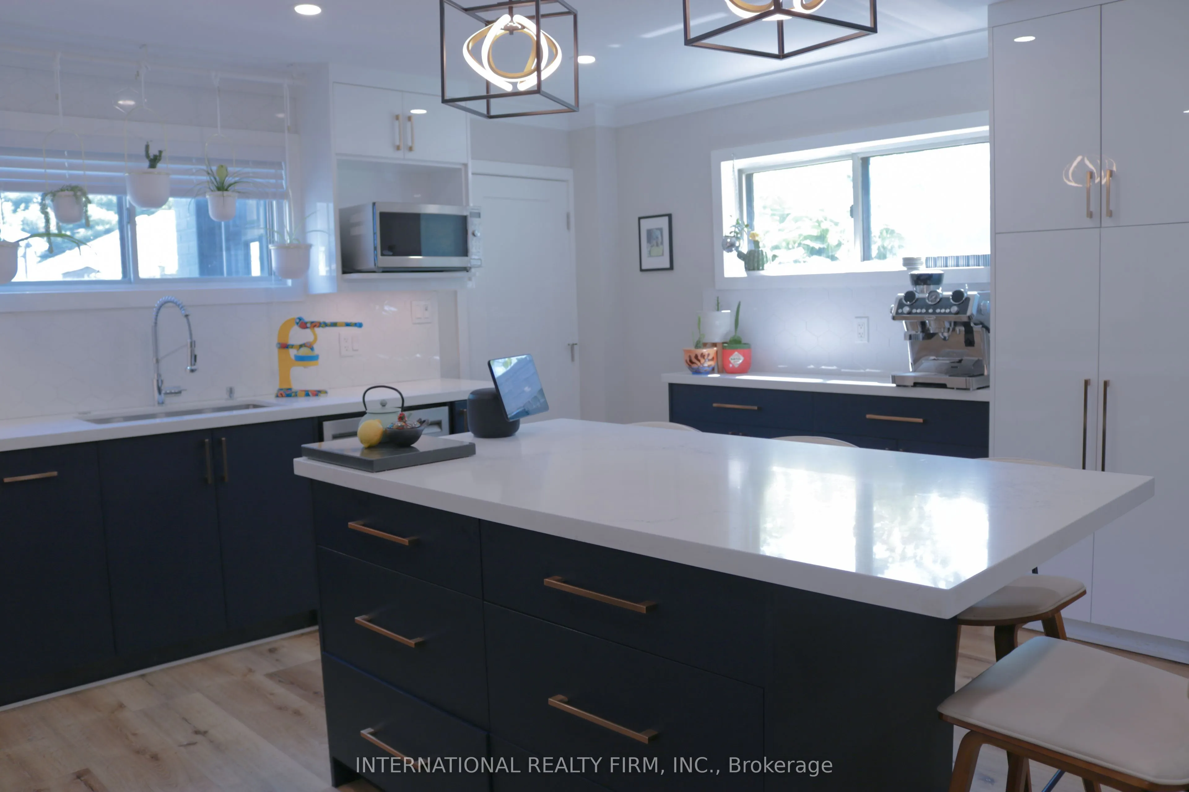 331 Mcroberts Avenue N