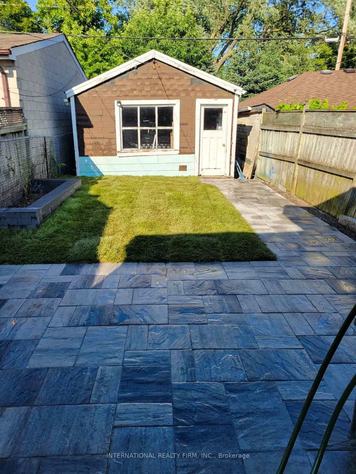 331 Mcroberts Avenue N